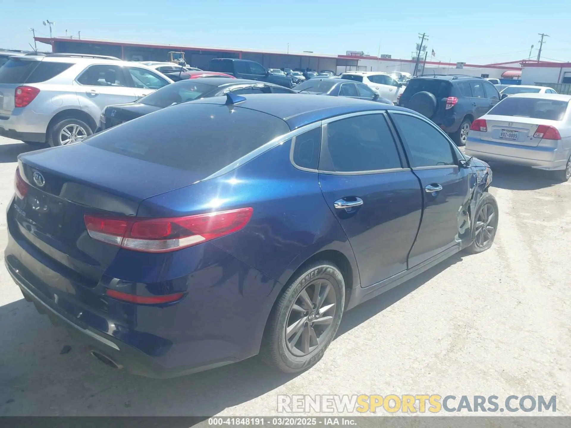4 Photograph of a damaged car 5XXGT4L37LG412602 KIA OPTIMA 2020