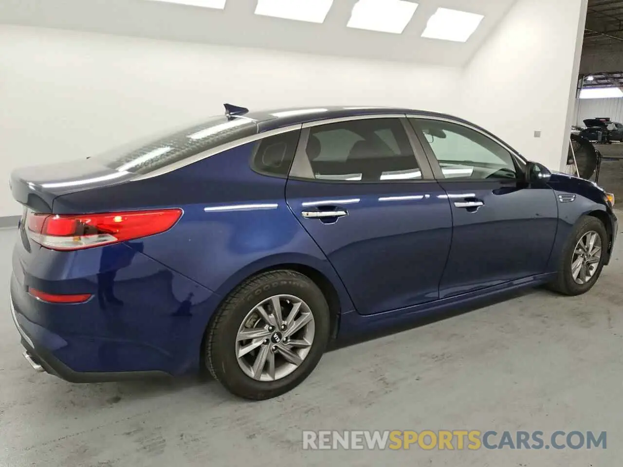 3 Photograph of a damaged car 5XXGT4L37LG414138 KIA OPTIMA 2020