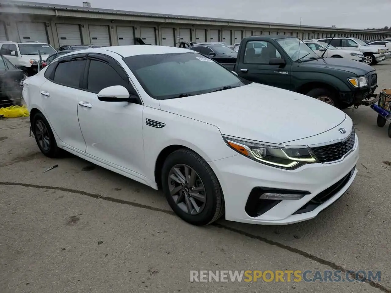 4 Photograph of a damaged car 5XXGT4L37LG415595 KIA OPTIMA 2020