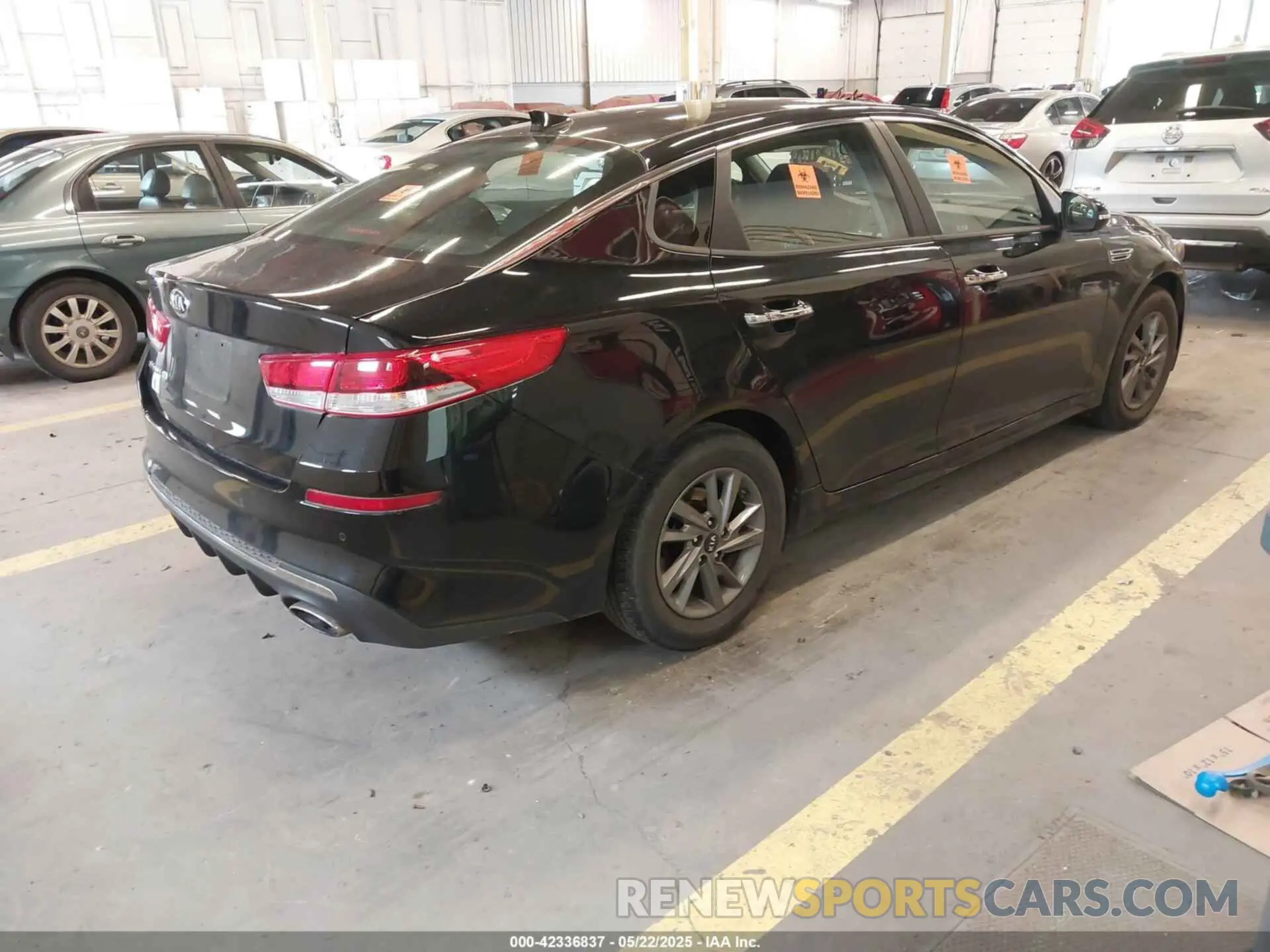 4 Photograph of a damaged car 5XXGT4L37LG422014 KIA OPTIMA 2020