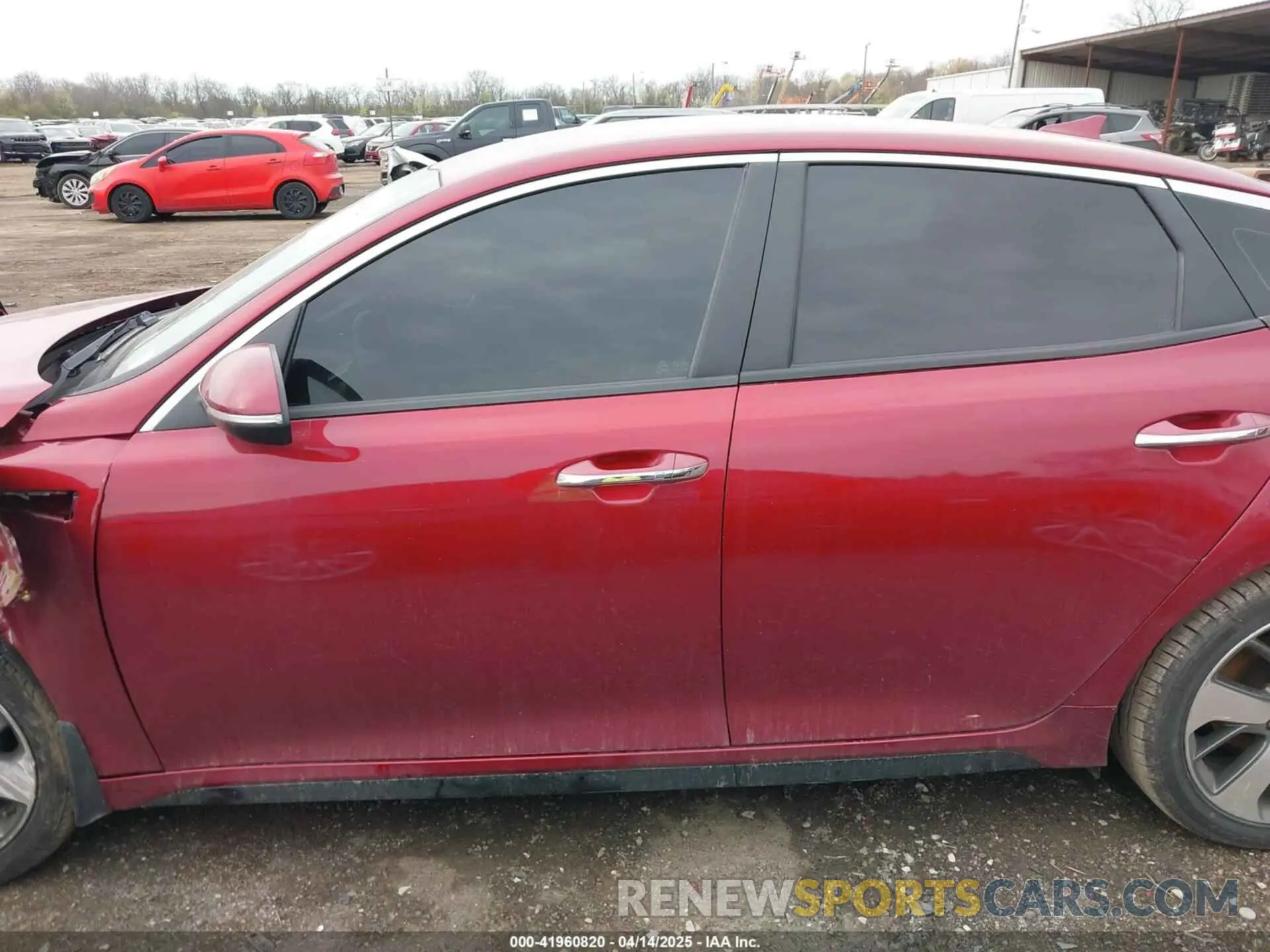 14 Photograph of a damaged car 5XXGT4L37LG425981 KIA OPTIMA 2020