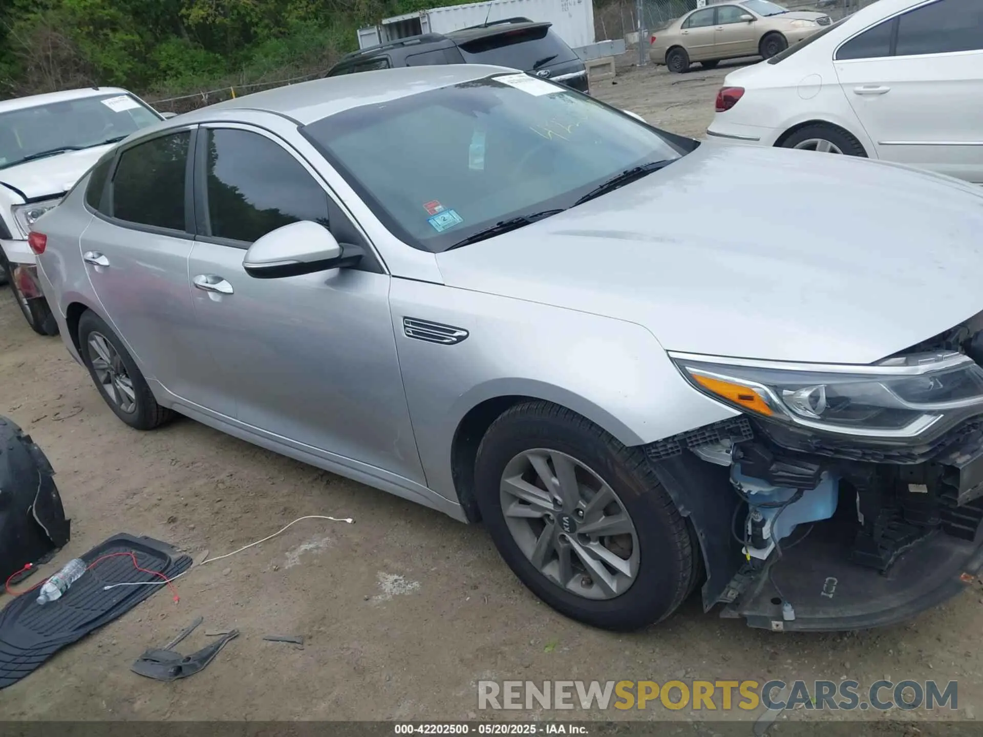 1 Photograph of a damaged car 5XXGT4L38LG381098 KIA OPTIMA 2020