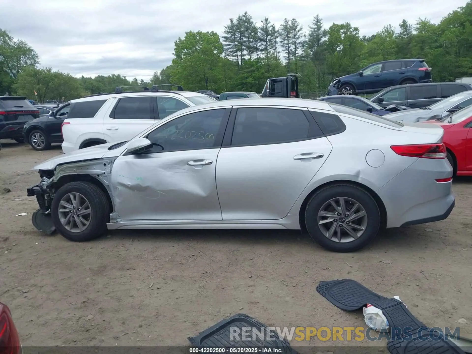 14 Photograph of a damaged car 5XXGT4L38LG381098 KIA OPTIMA 2020