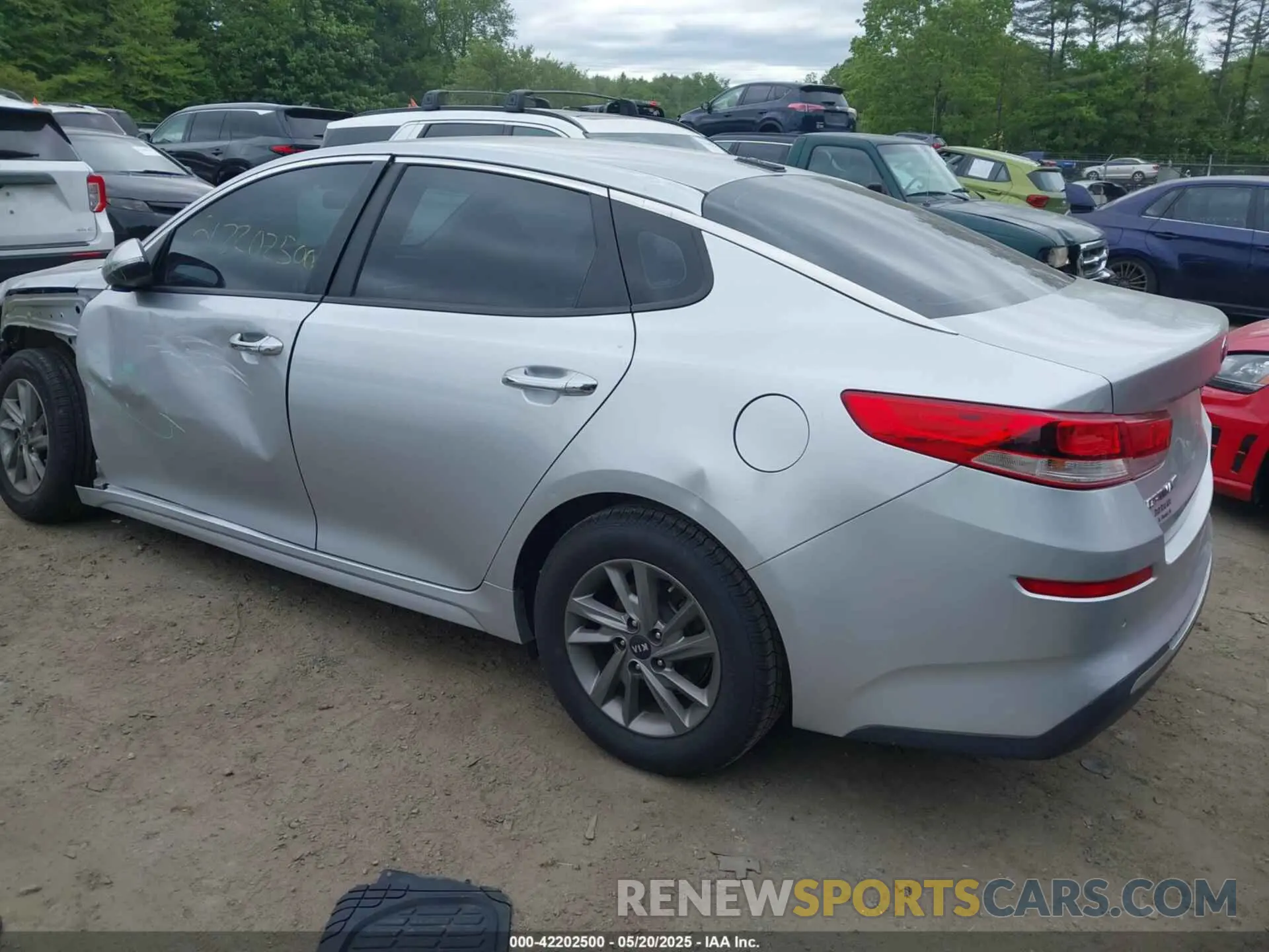 3 Photograph of a damaged car 5XXGT4L38LG381098 KIA OPTIMA 2020