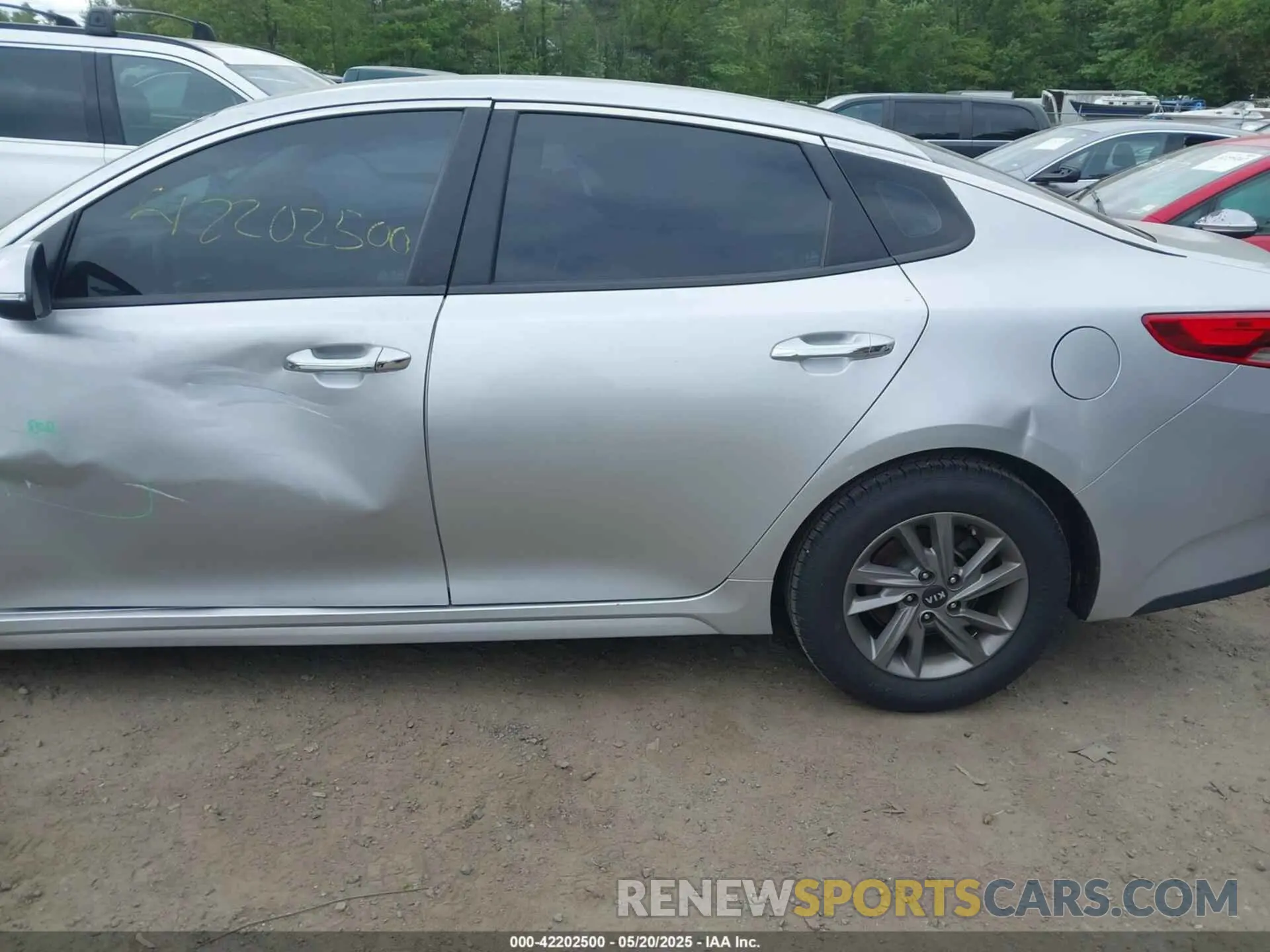 6 Photograph of a damaged car 5XXGT4L38LG381098 KIA OPTIMA 2020