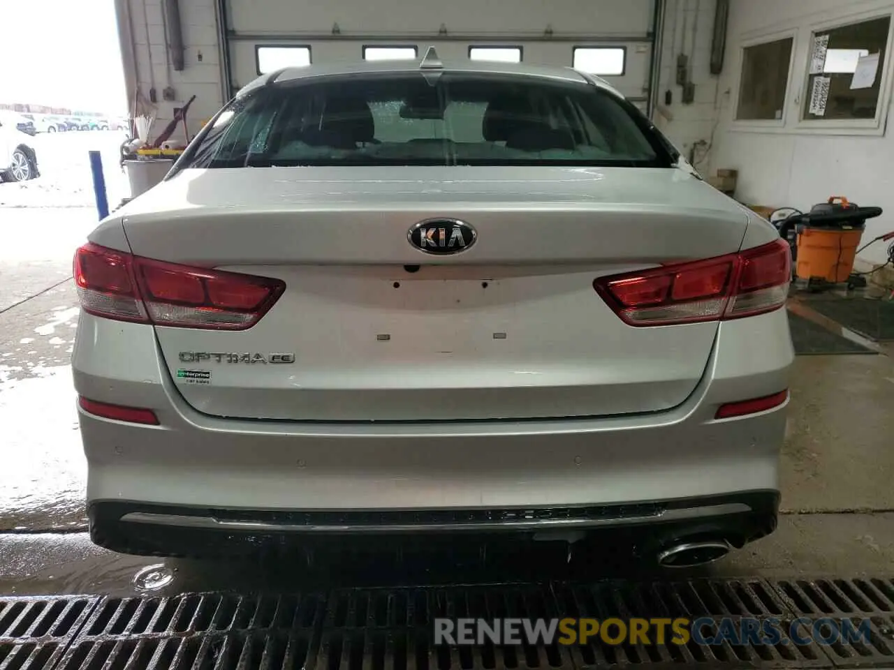6 Photograph of a damaged car 5XXGT4L38LG381795 KIA OPTIMA 2020