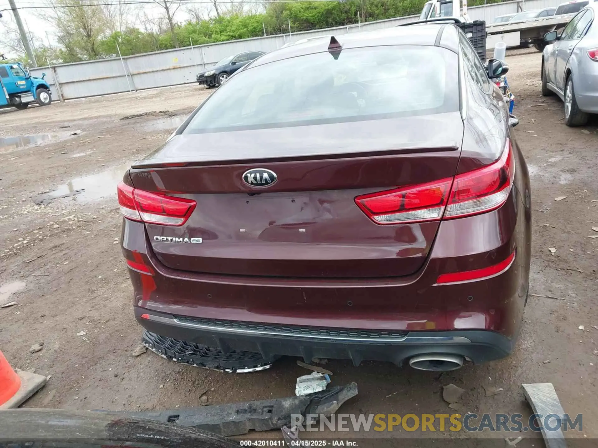 17 Photograph of a damaged car 5XXGT4L38LG383093 KIA OPTIMA 2020