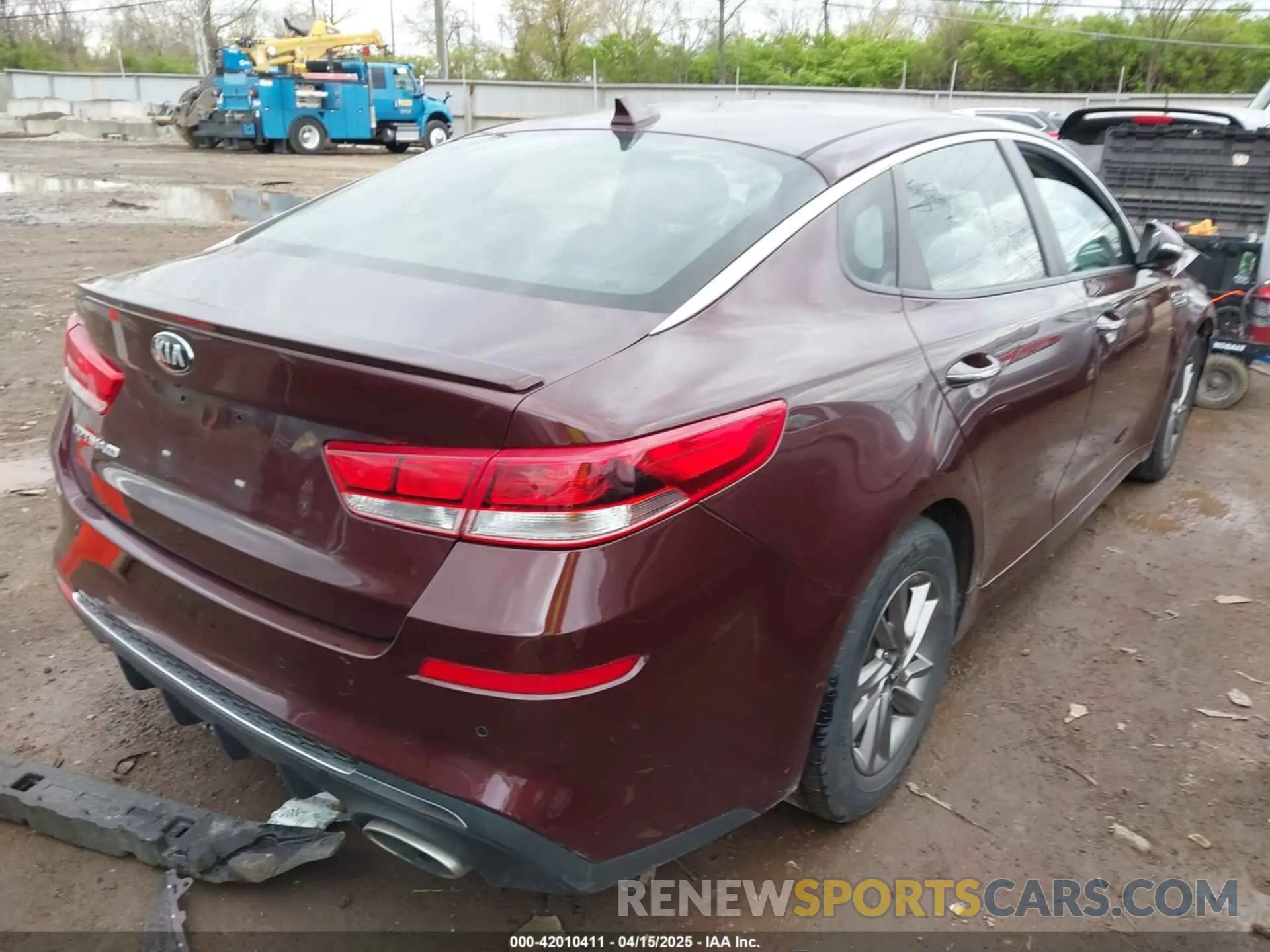 4 Photograph of a damaged car 5XXGT4L38LG383093 KIA OPTIMA 2020