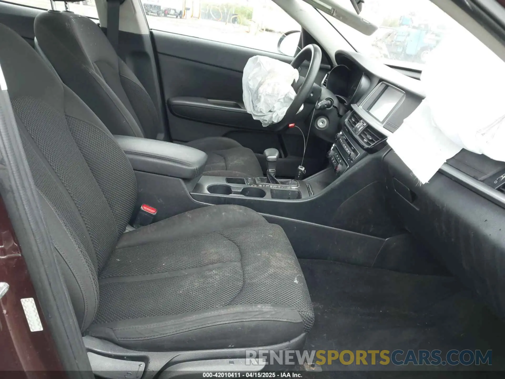 5 Photograph of a damaged car 5XXGT4L38LG383093 KIA OPTIMA 2020