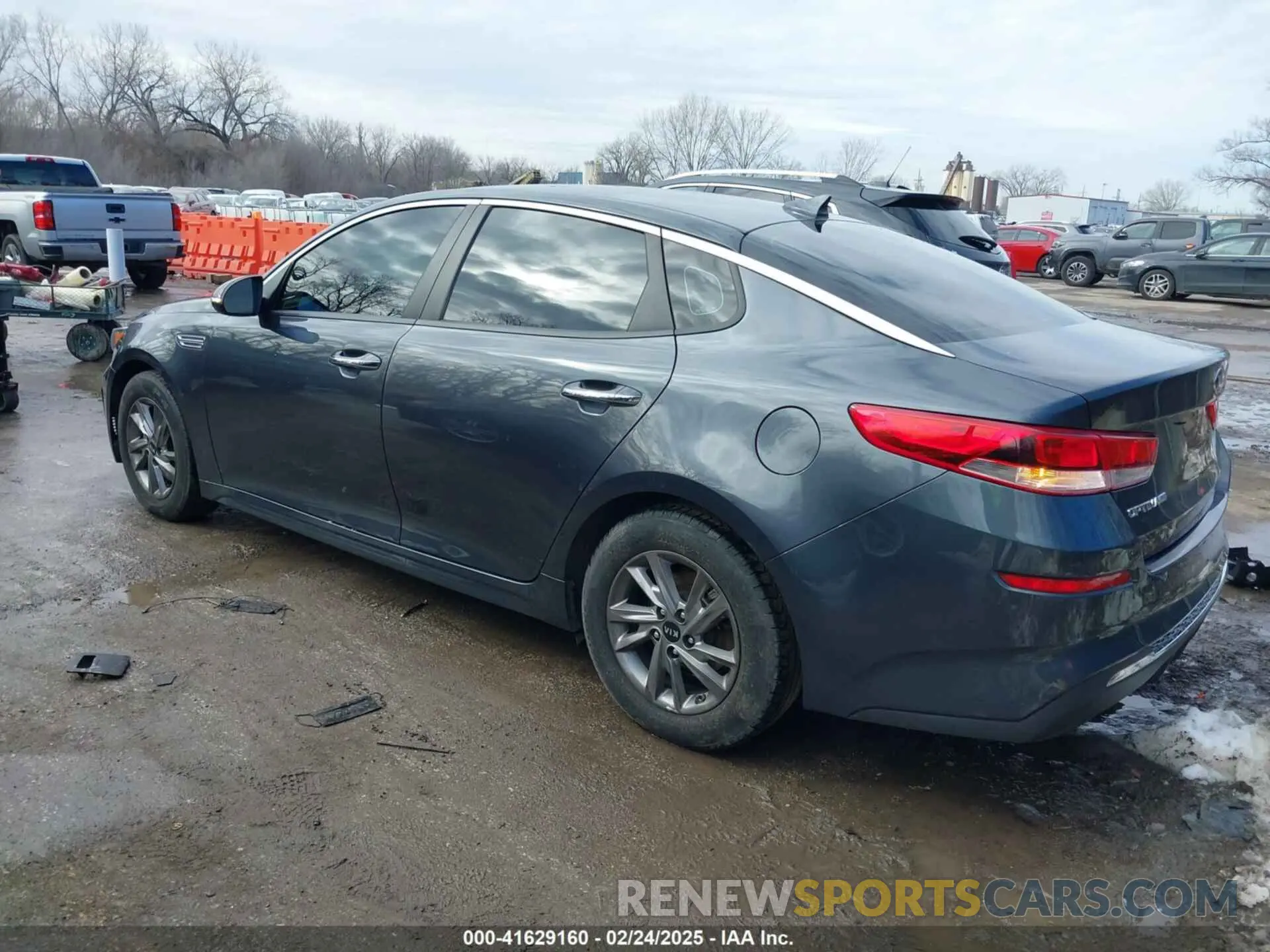 3 Photograph of a damaged car 5XXGT4L38LG387015 KIA OPTIMA 2020