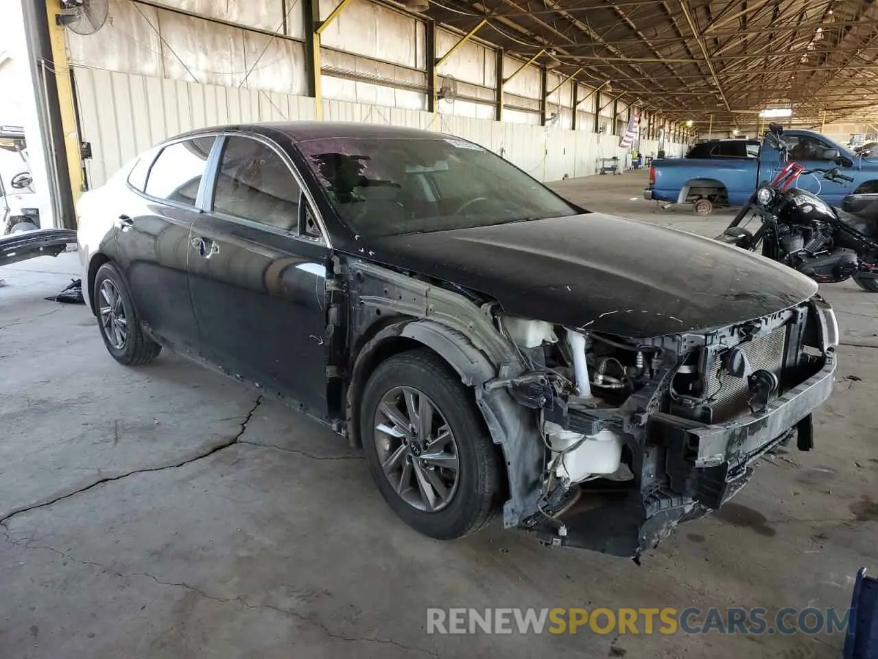 4 Photograph of a damaged car 5XXGT4L38LG394529 KIA OPTIMA 2020