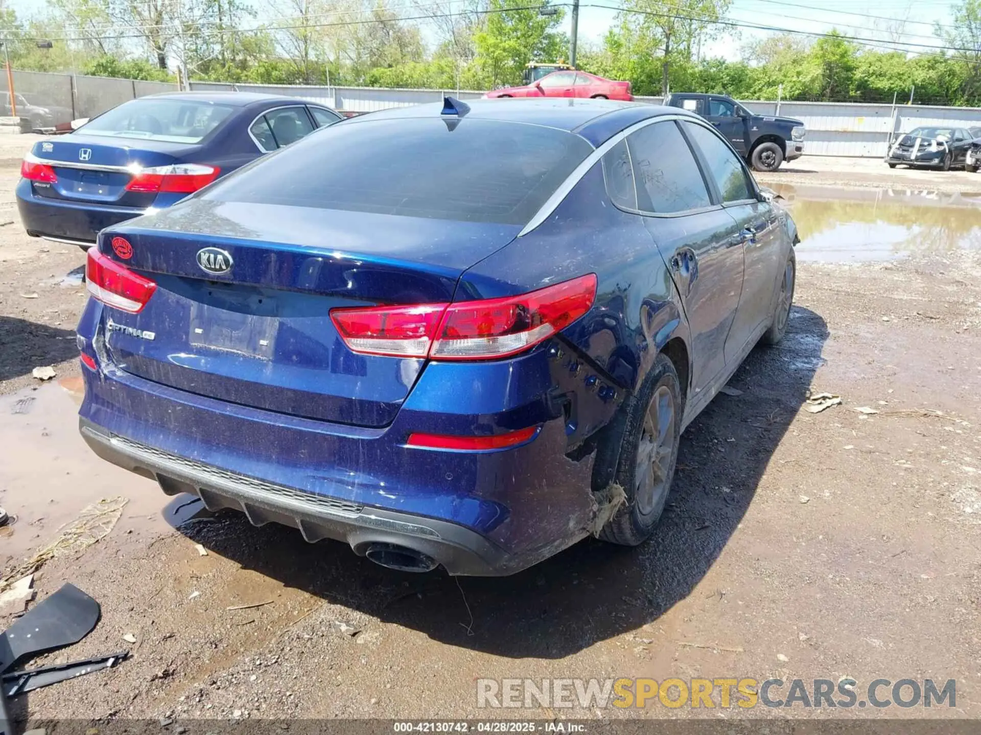 4 Photograph of a damaged car 5XXGT4L38LG407103 KIA OPTIMA 2020