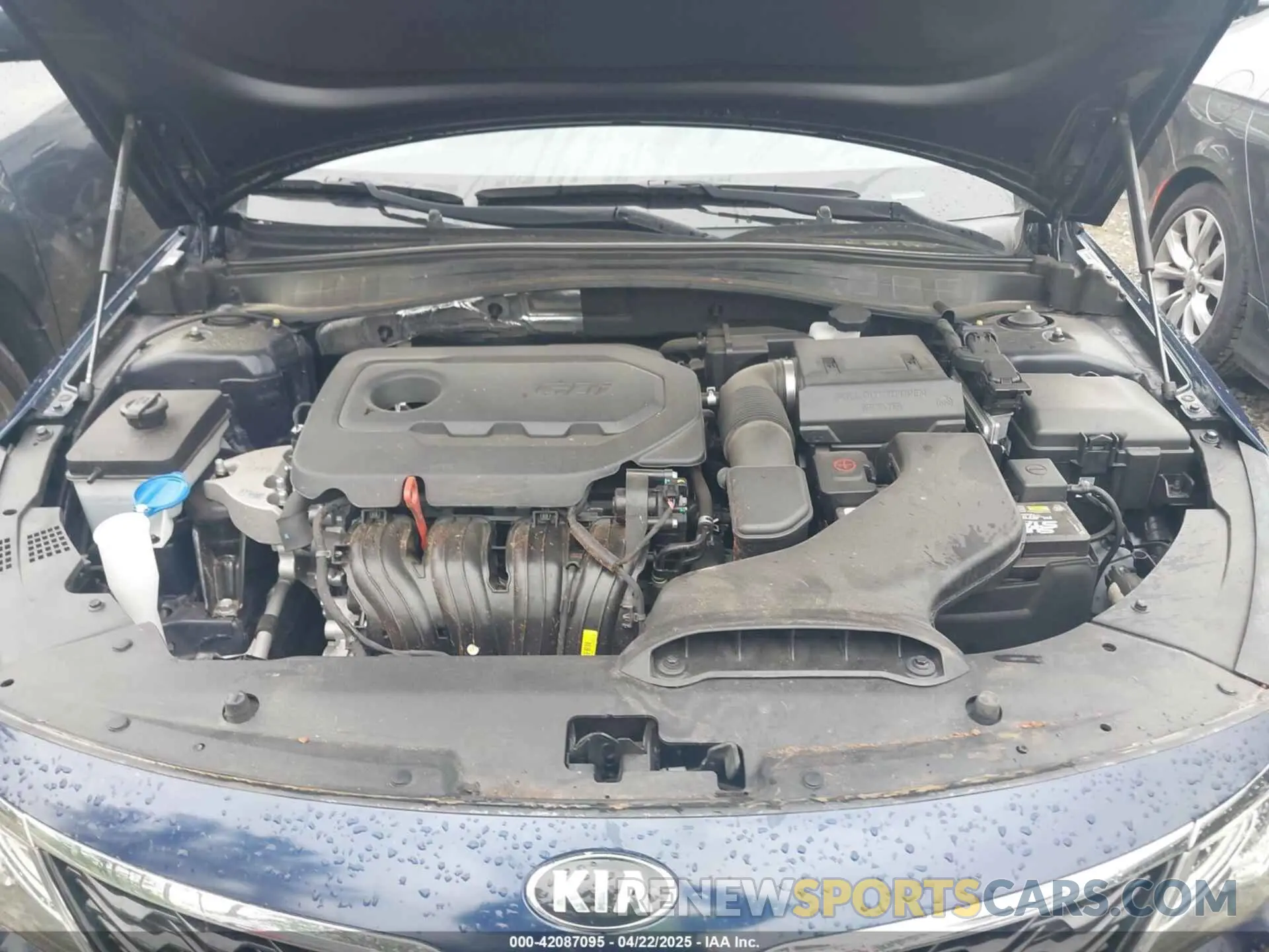 10 Photograph of a damaged car 5XXGT4L38LG410597 KIA OPTIMA 2020