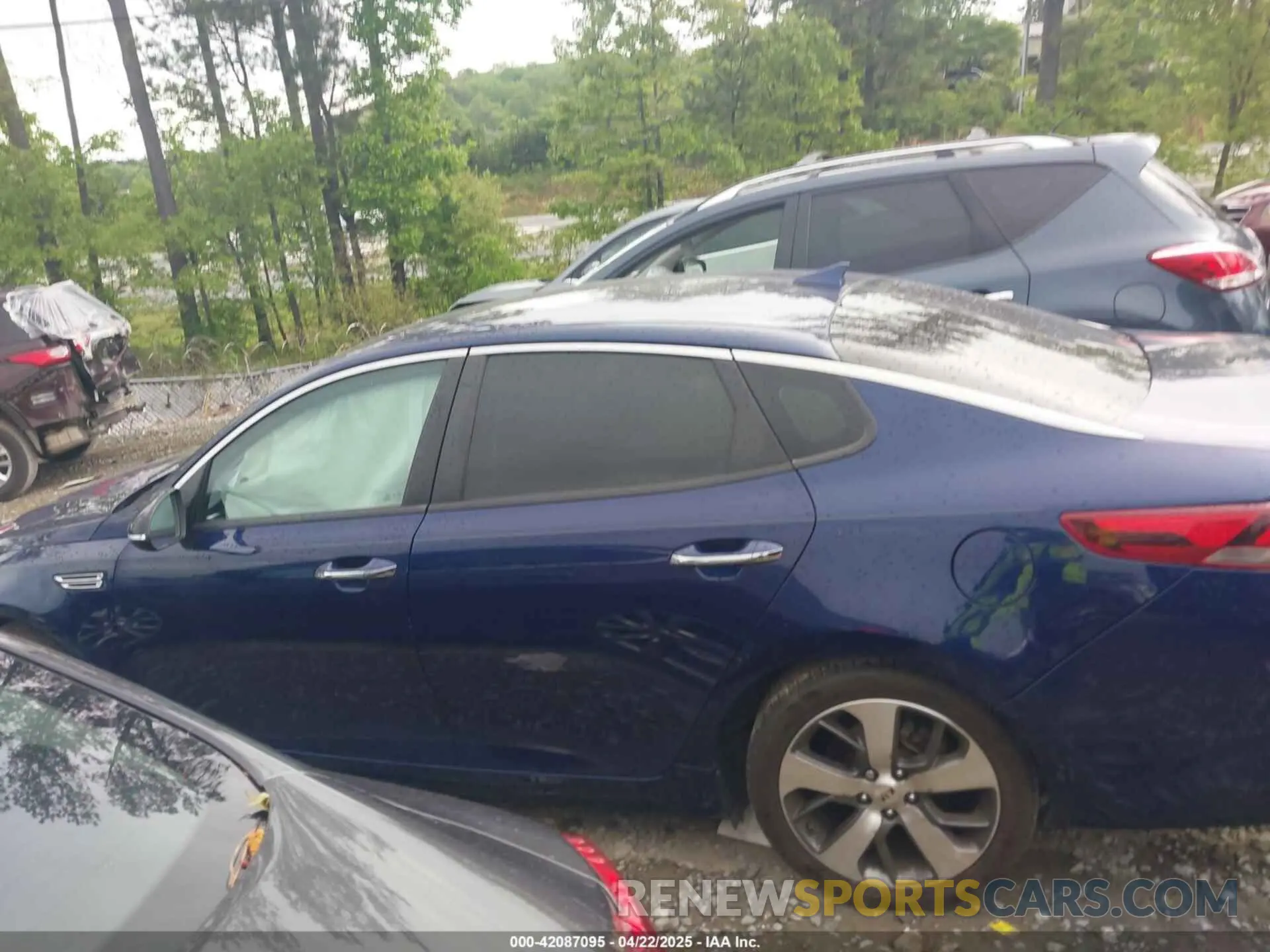 14 Photograph of a damaged car 5XXGT4L38LG410597 KIA OPTIMA 2020