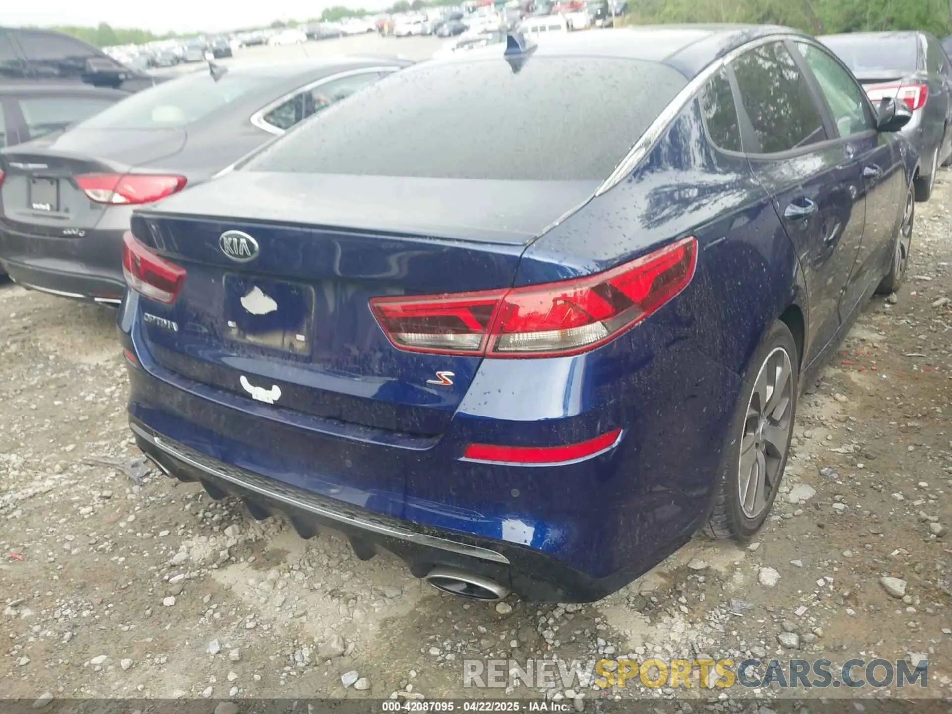 4 Photograph of a damaged car 5XXGT4L38LG410597 KIA OPTIMA 2020