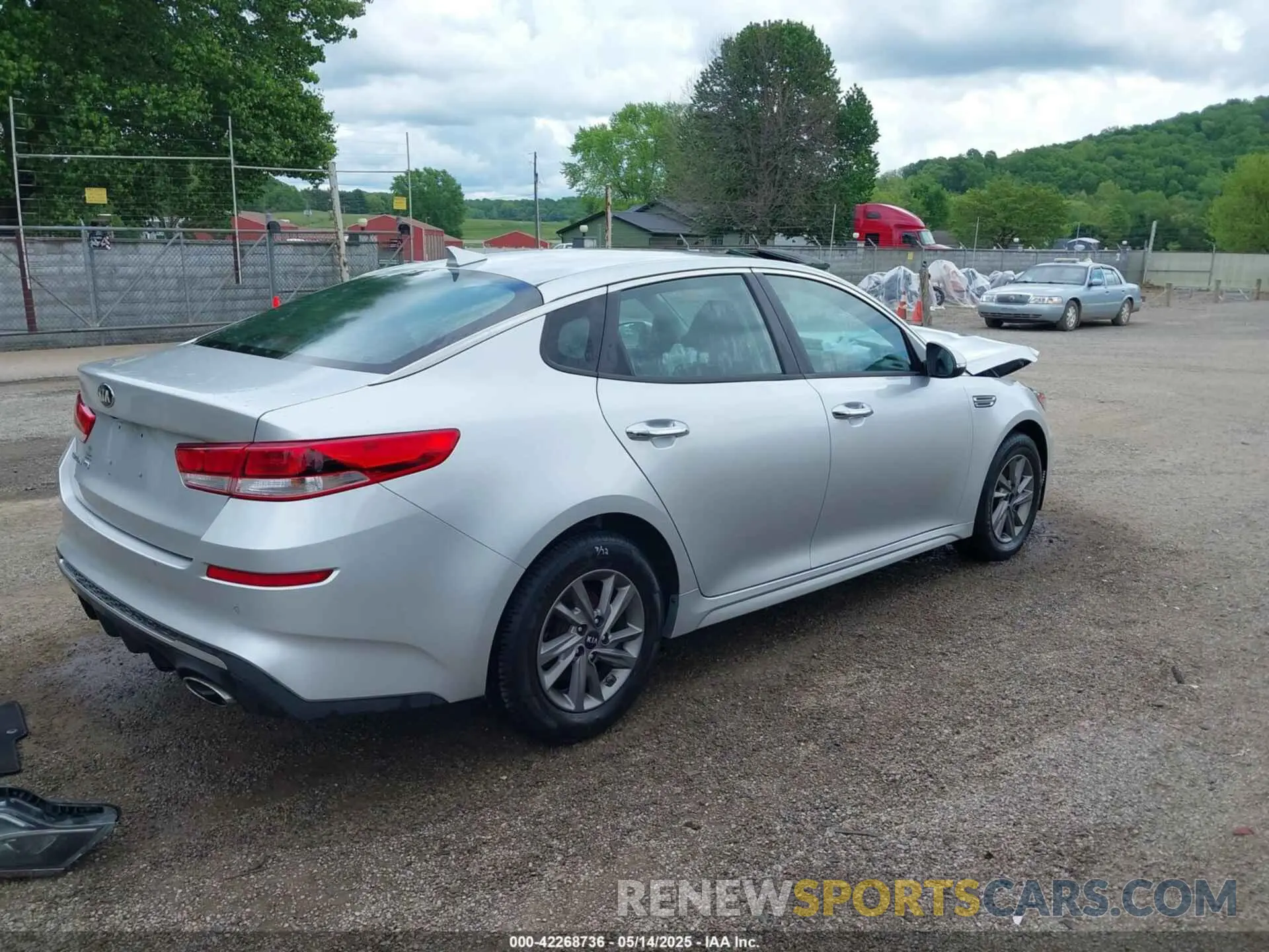 4 Photograph of a damaged car 5XXGT4L38LG414679 KIA OPTIMA 2020