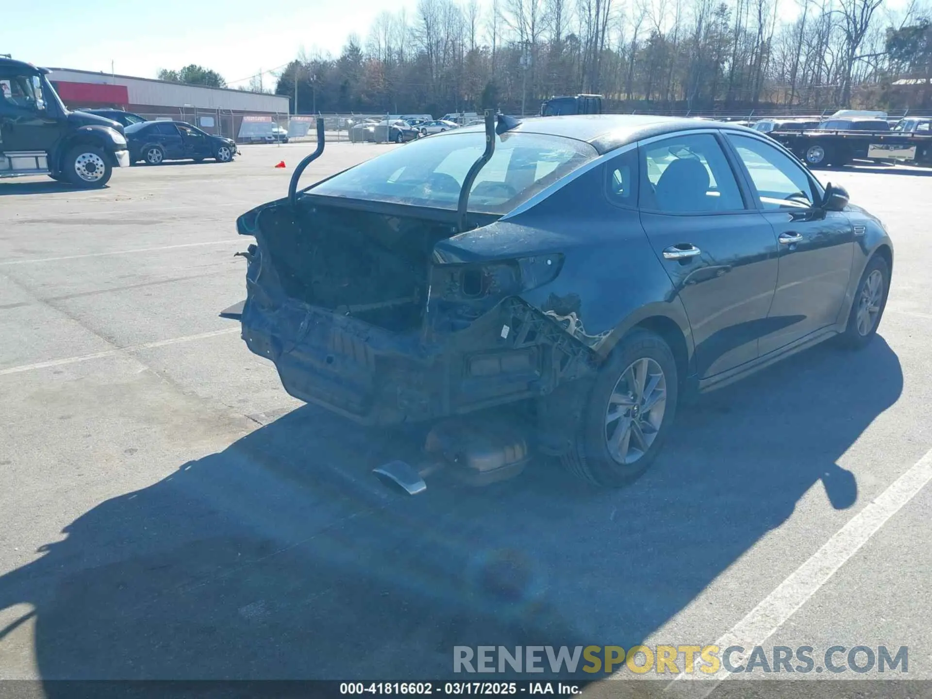 4 Photograph of a damaged car 5XXGT4L38LG424449 KIA OPTIMA 2020