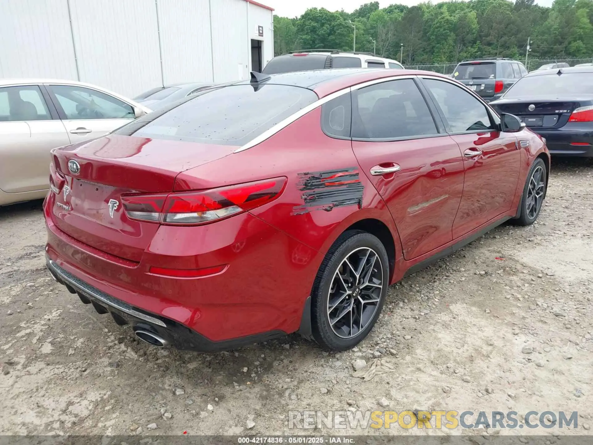 4 Photograph of a damaged car 5XXGT4L38LG431711 KIA OPTIMA 2020