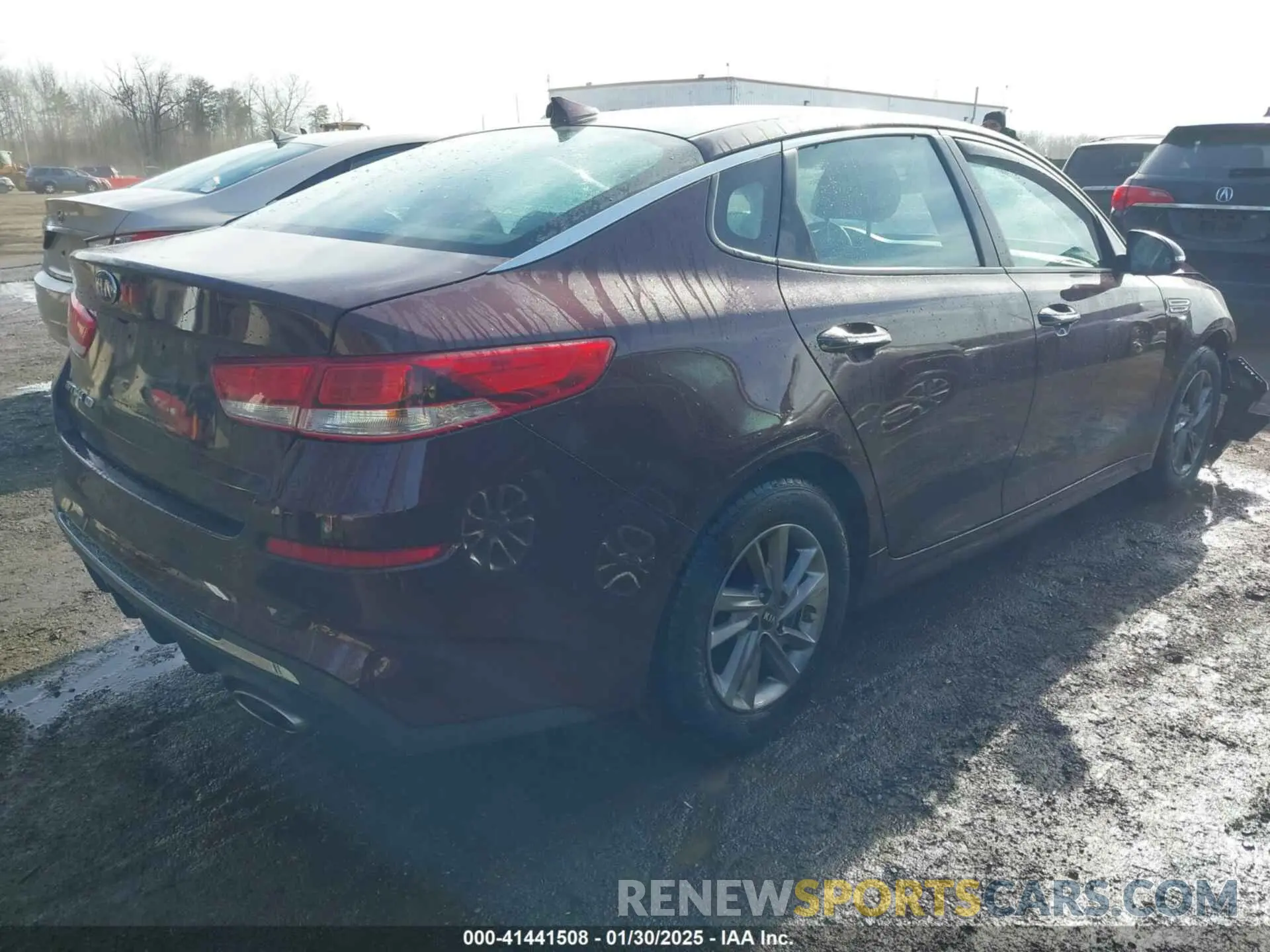 4 Photograph of a damaged car 5XXGT4L38LG437797 KIA OPTIMA 2020