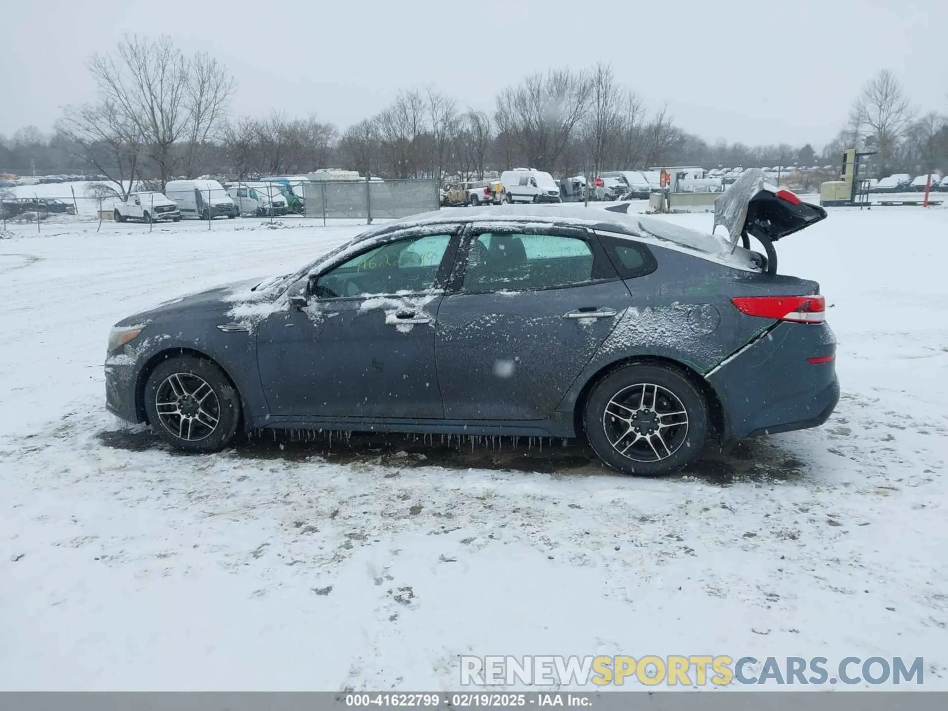 14 Photograph of a damaged car 5XXGT4L38LG438321 KIA OPTIMA 2020