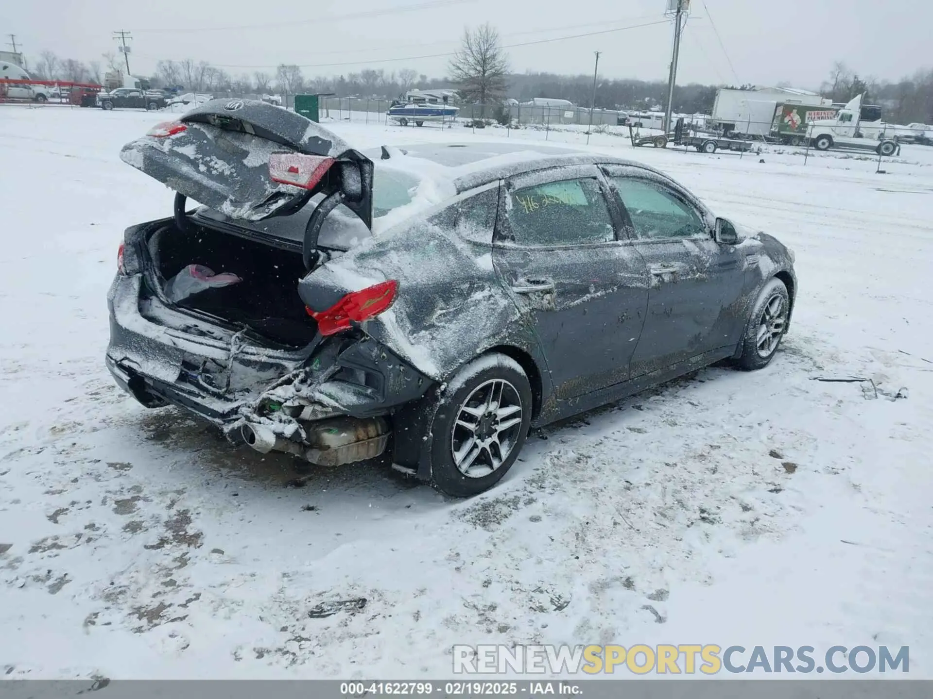 4 Photograph of a damaged car 5XXGT4L38LG438321 KIA OPTIMA 2020