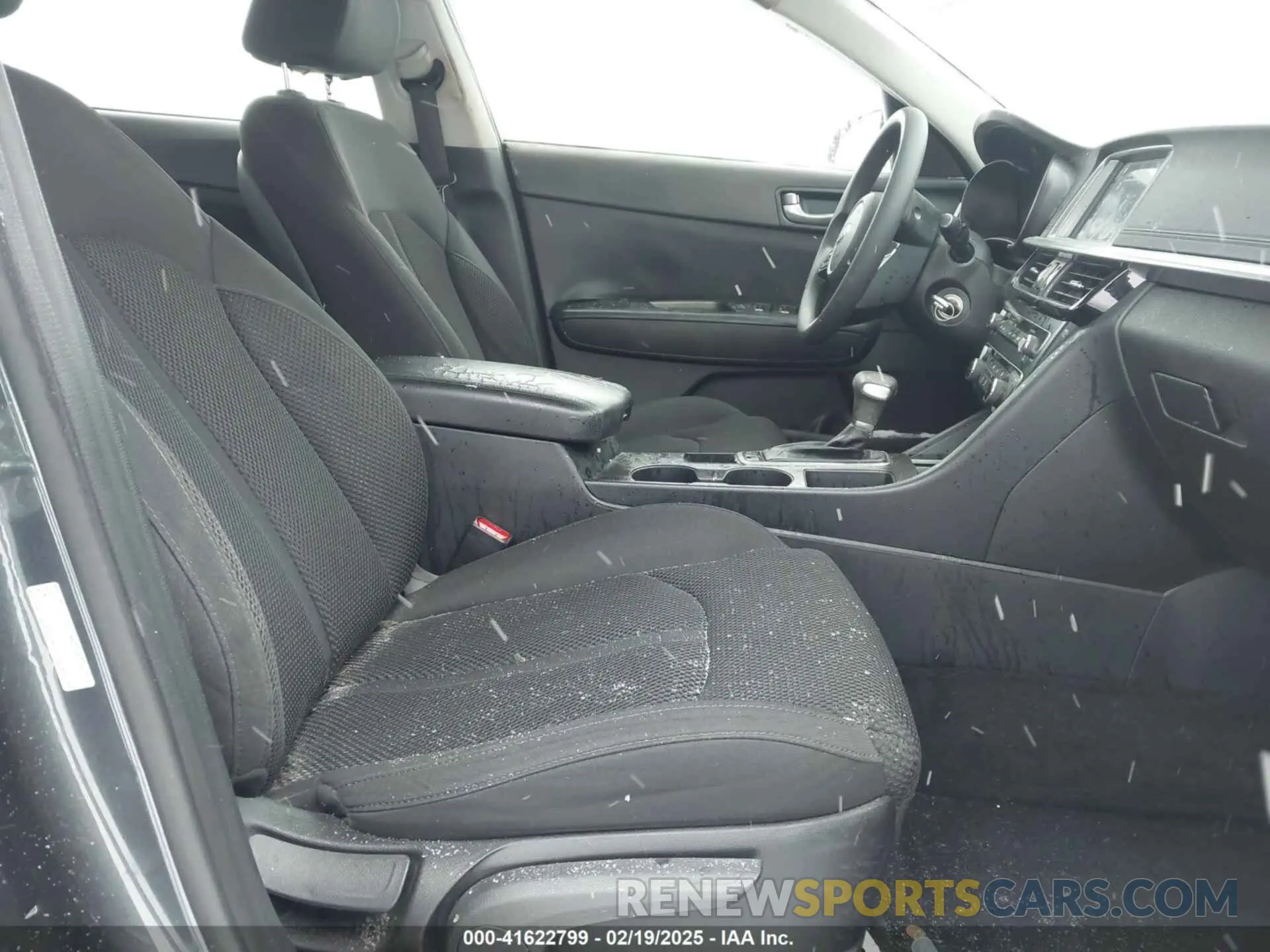 5 Photograph of a damaged car 5XXGT4L38LG438321 KIA OPTIMA 2020