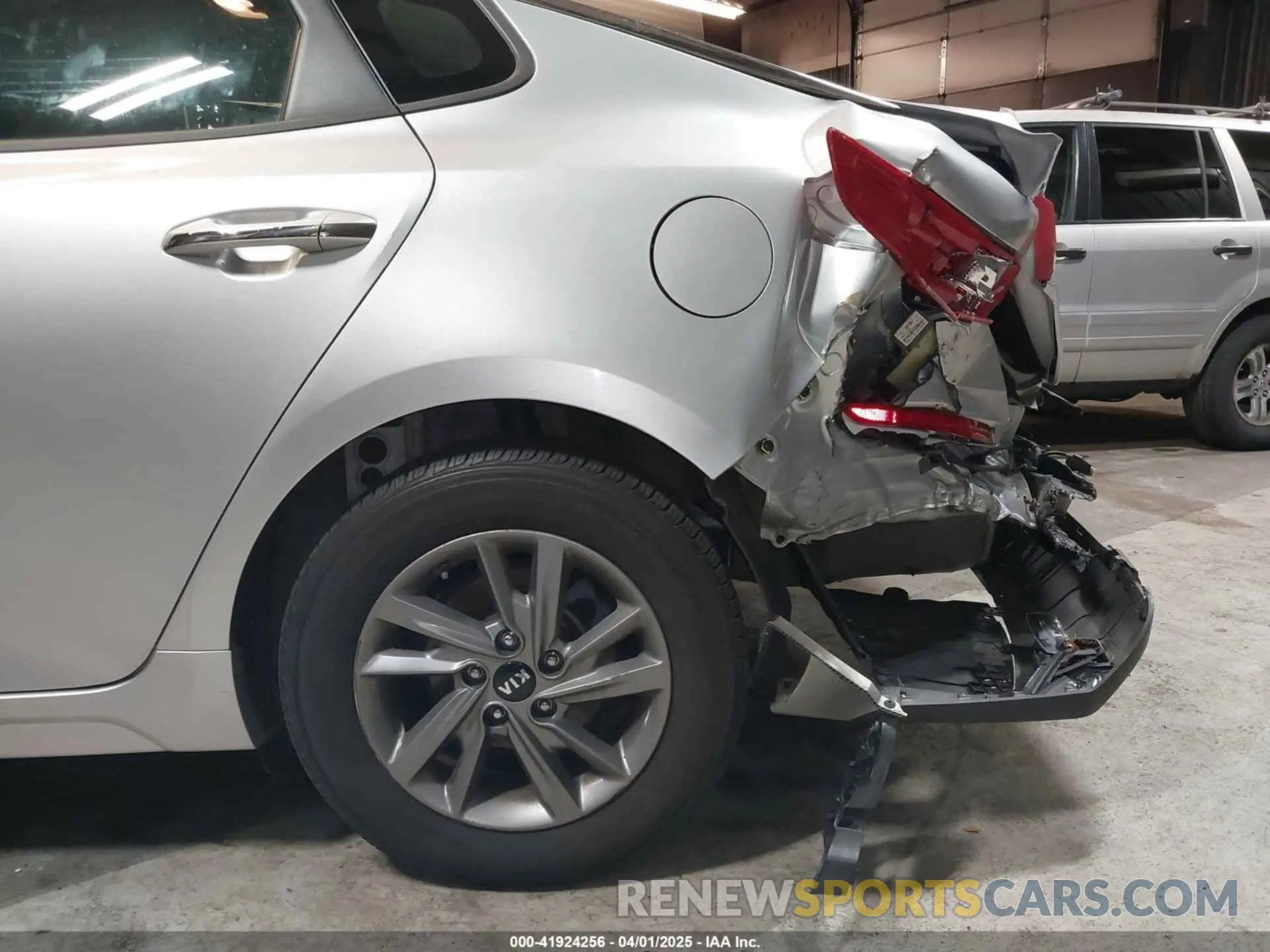 18 Photograph of a damaged car 5XXGT4L38LG440702 KIA OPTIMA 2020
