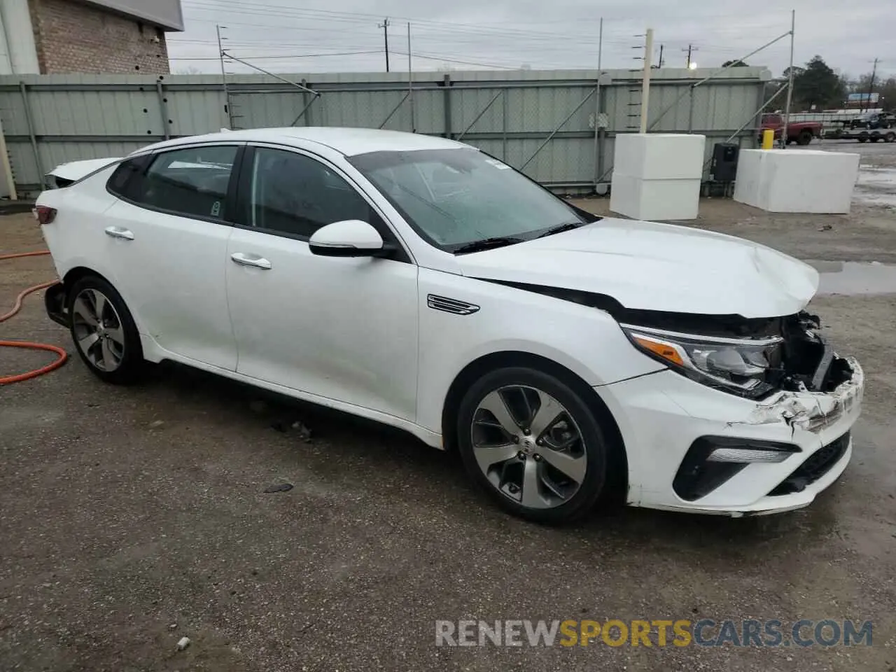 4 Photograph of a damaged car 5XXGT4L38LG441591 KIA OPTIMA 2020