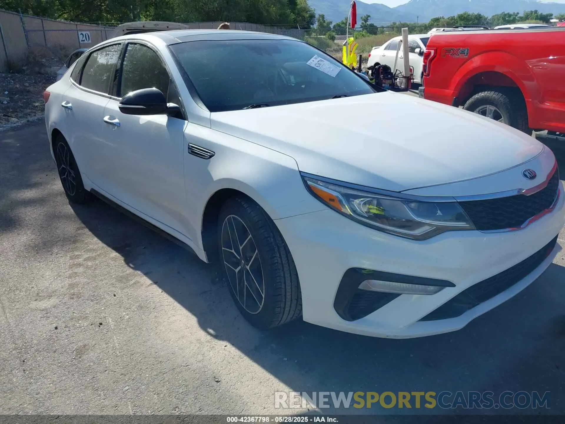 1 Photograph of a damaged car 5XXGT4L38LG447469 KIA OPTIMA 2020