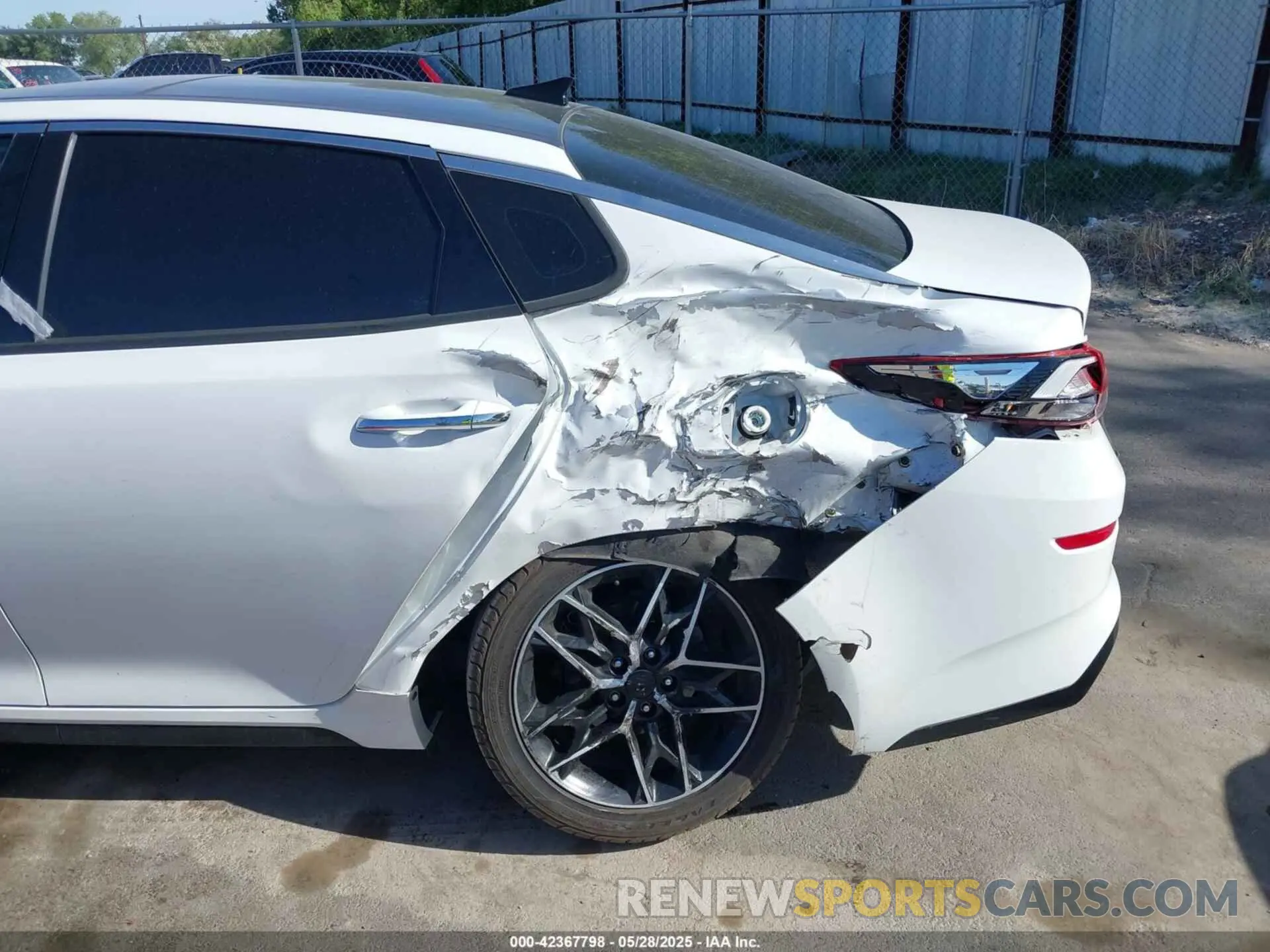 6 Photograph of a damaged car 5XXGT4L38LG447469 KIA OPTIMA 2020