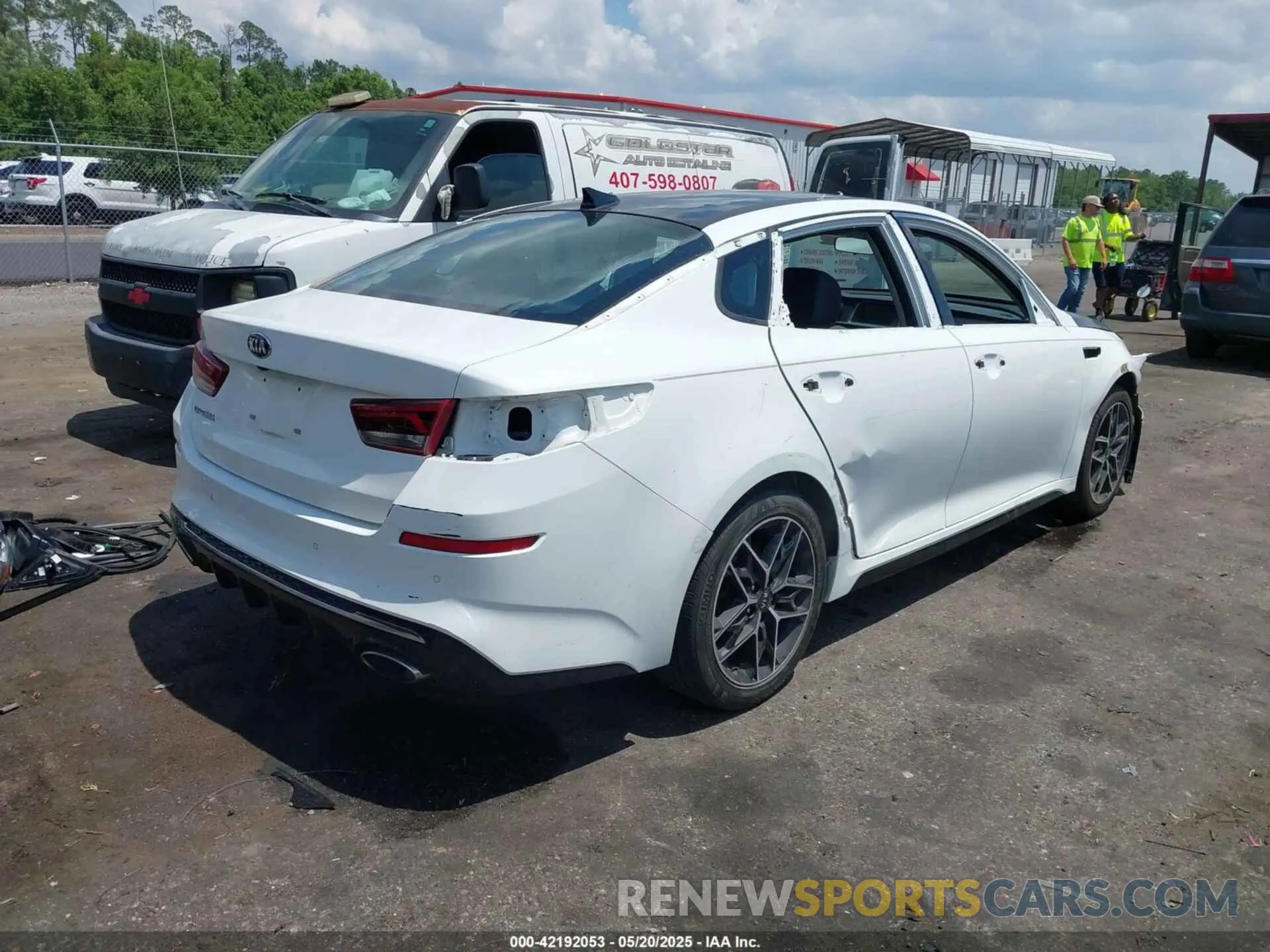4 Photograph of a damaged car 5XXGT4L38LG447472 KIA OPTIMA 2020