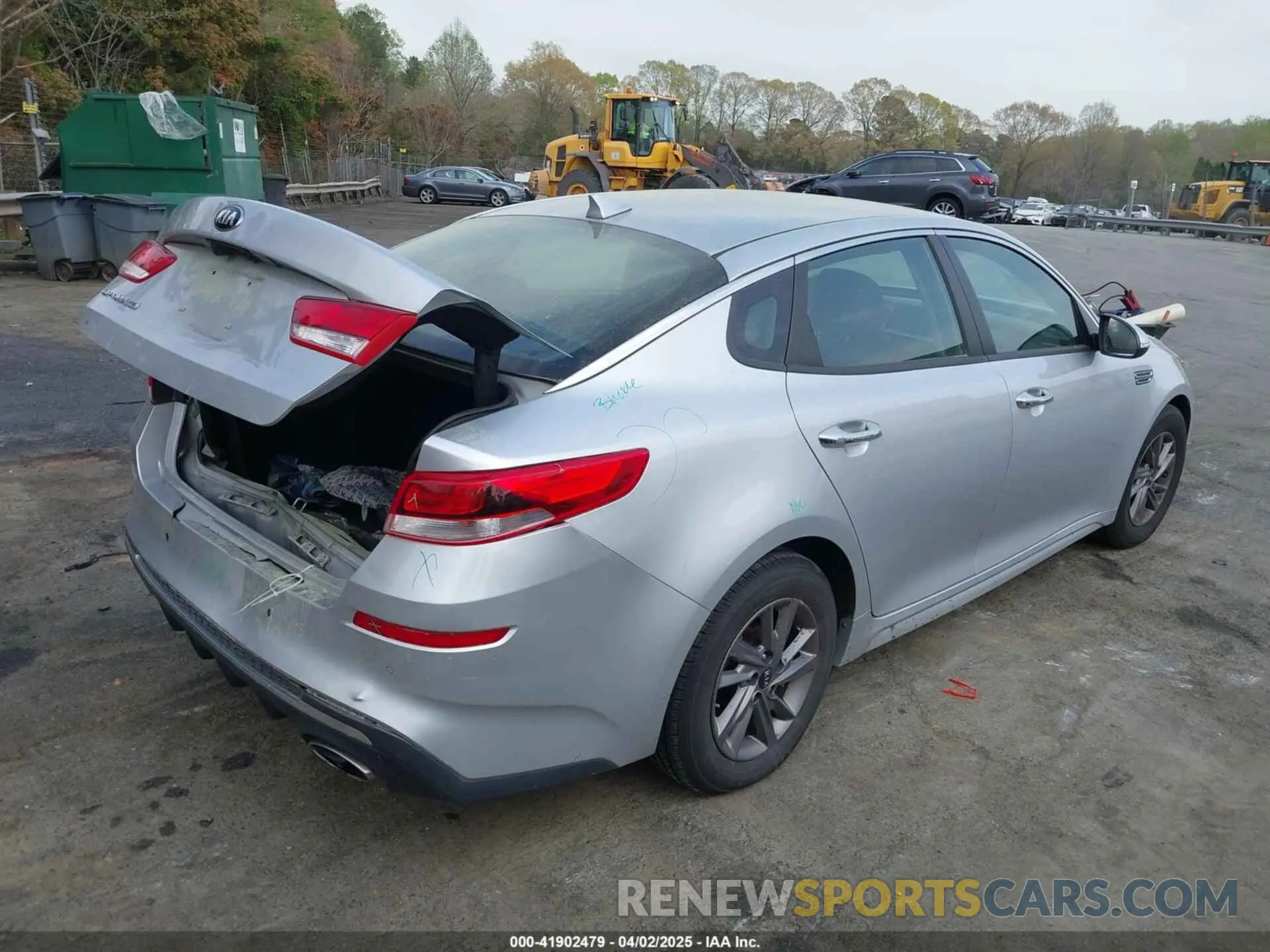 4 Photograph of a damaged car 5XXGT4L39LG400984 KIA OPTIMA 2020