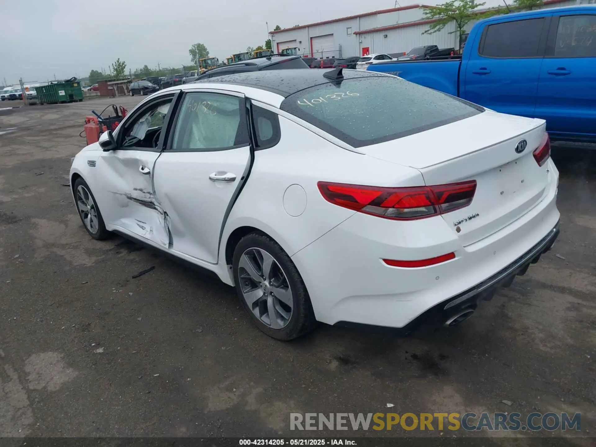 3 Photograph of a damaged car 5XXGT4L39LG401326 KIA OPTIMA 2020
