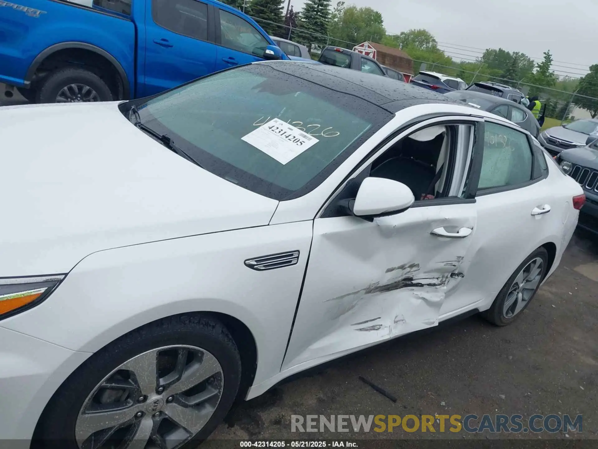 6 Photograph of a damaged car 5XXGT4L39LG401326 KIA OPTIMA 2020