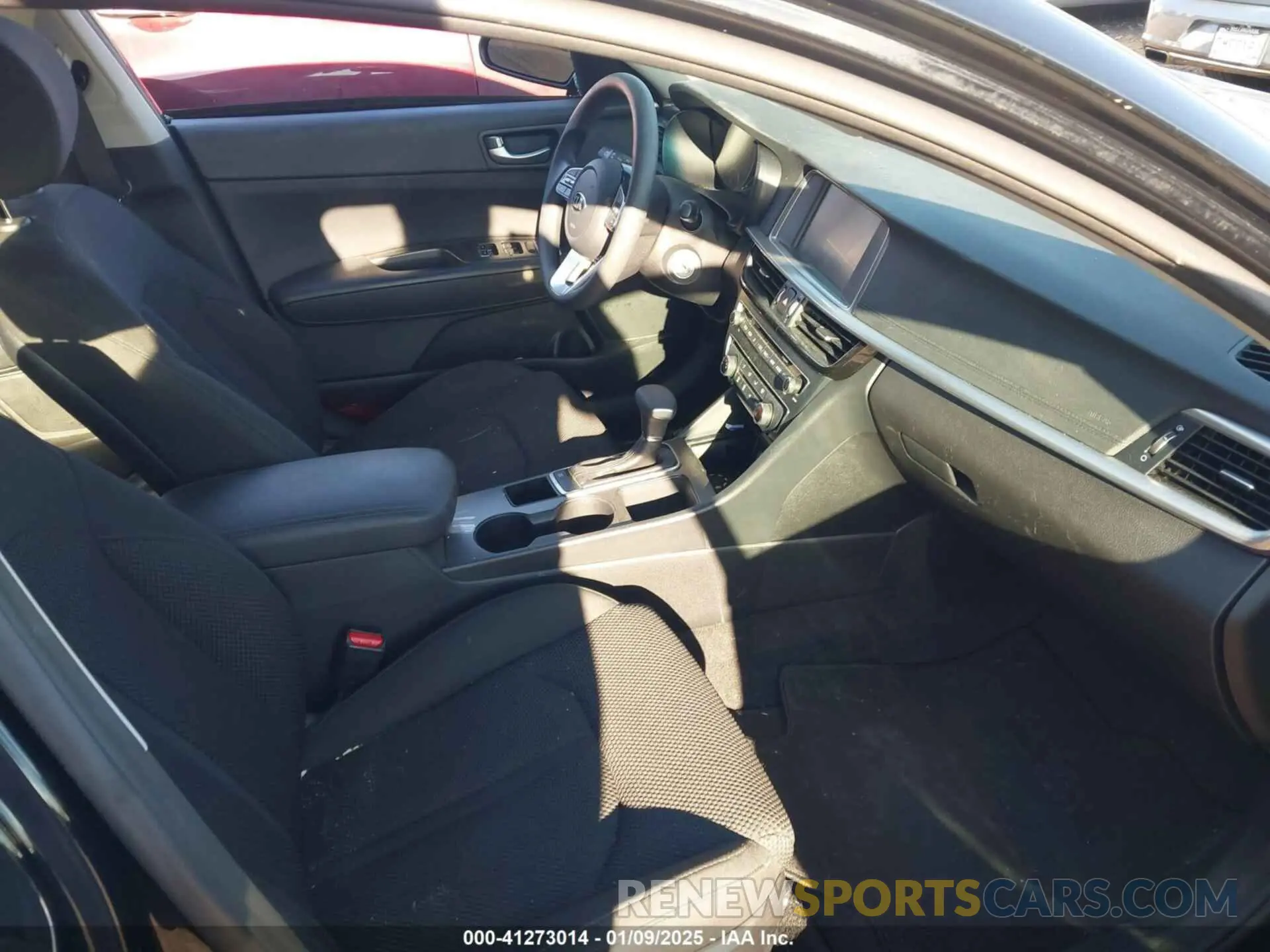 5 Photograph of a damaged car 5XXGT4L39LG409992 KIA OPTIMA 2020