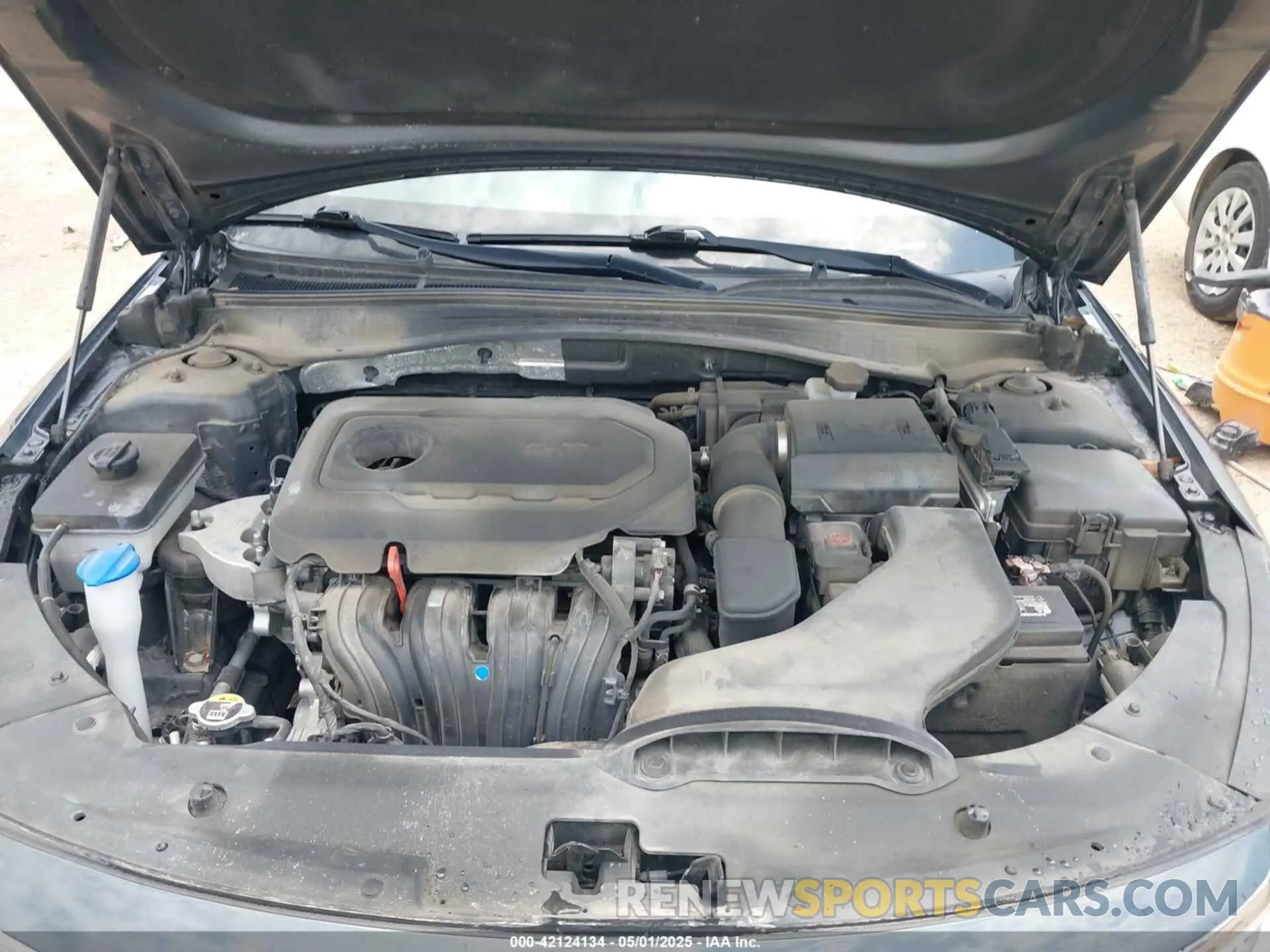 10 Photograph of a damaged car 5XXGT4L39LG437985 KIA OPTIMA 2020