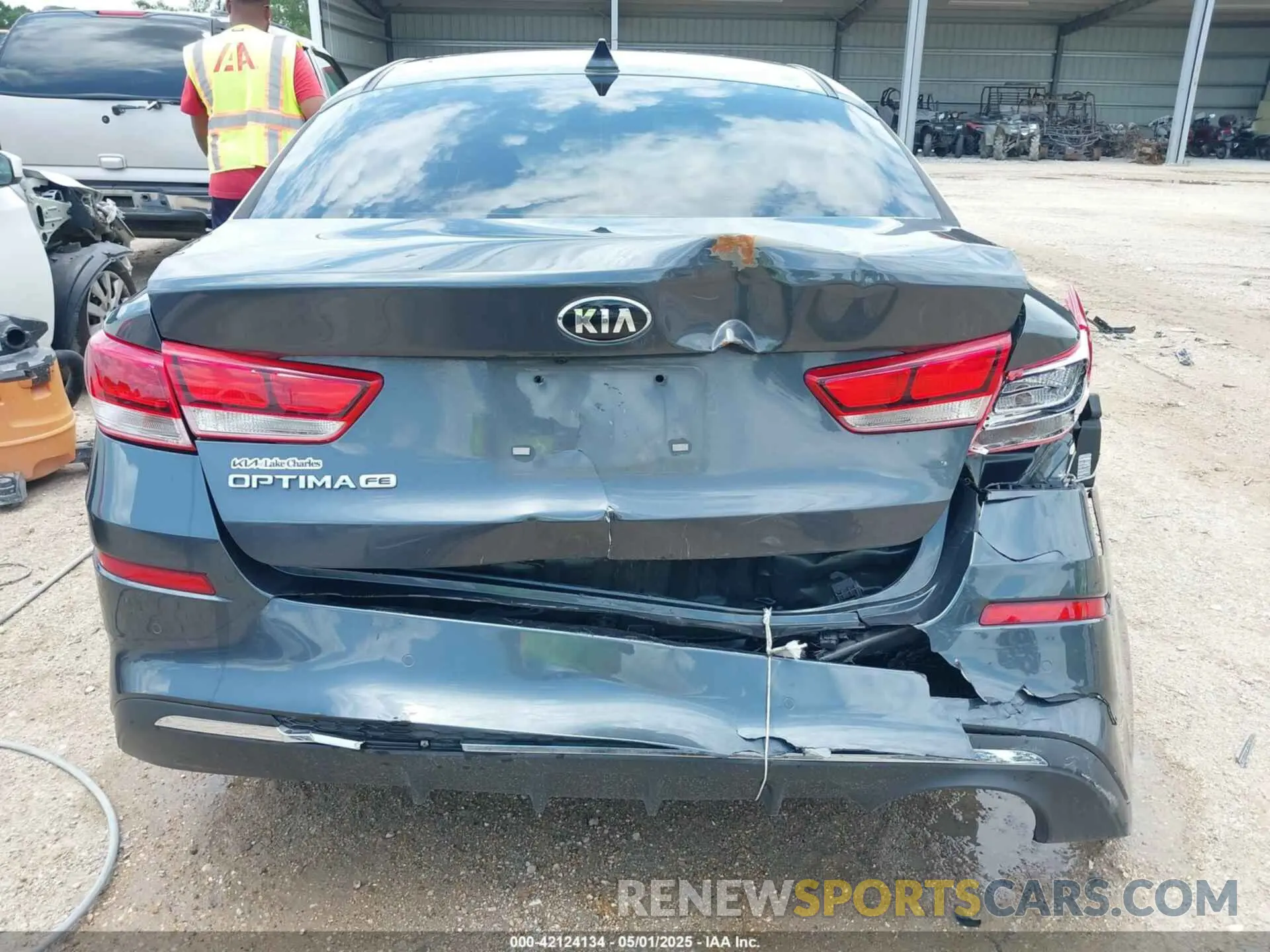 16 Photograph of a damaged car 5XXGT4L39LG437985 KIA OPTIMA 2020