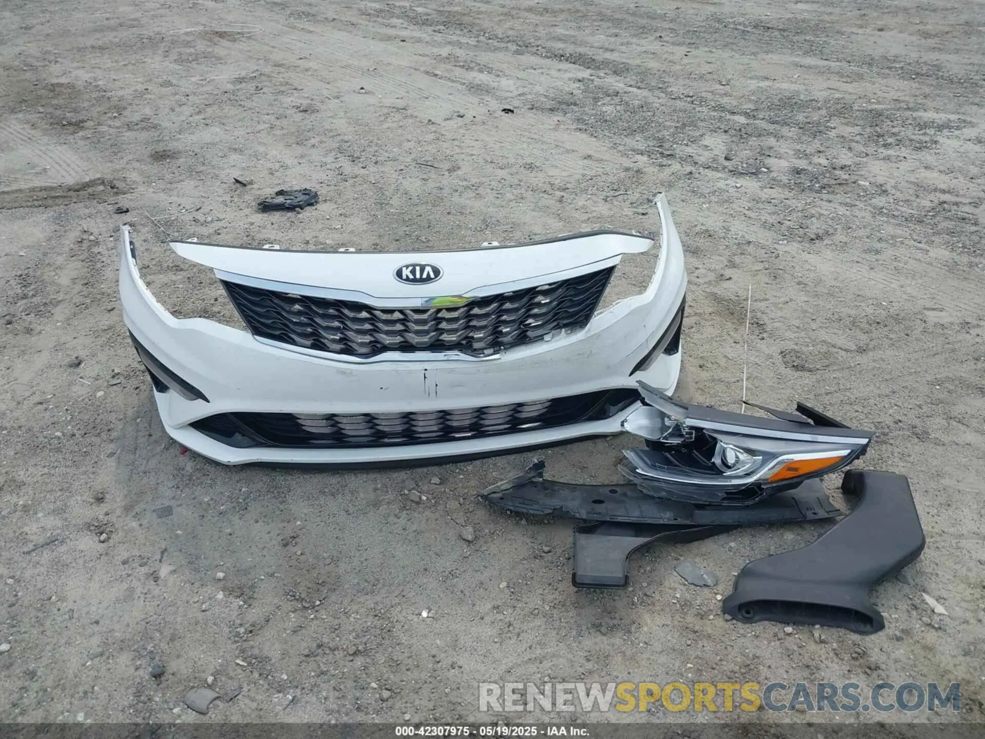 12 Photograph of a damaged car 5XXGT4L3XLG385606 KIA OPTIMA 2020