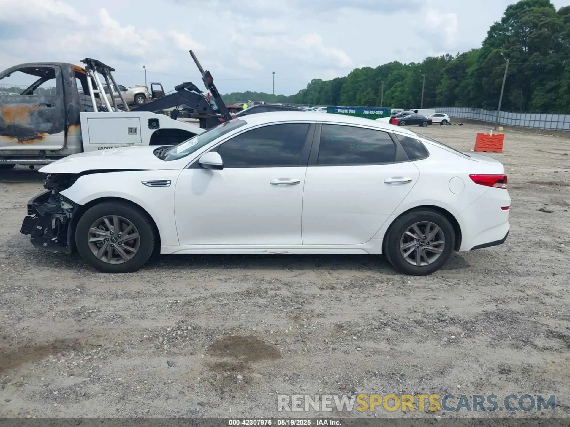 15 Photograph of a damaged car 5XXGT4L3XLG385606 KIA OPTIMA 2020