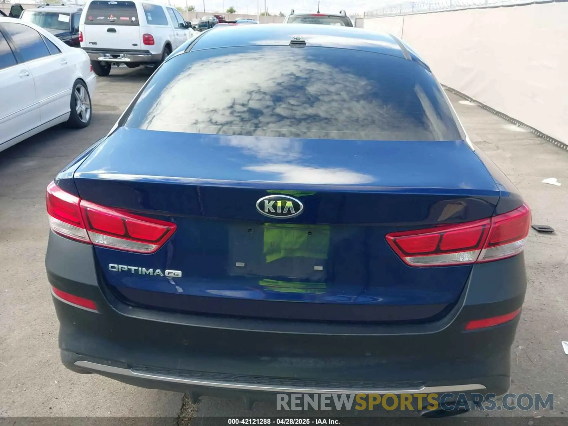 16 Photograph of a damaged car 5XXGT4L3XLG386786 KIA OPTIMA 2020