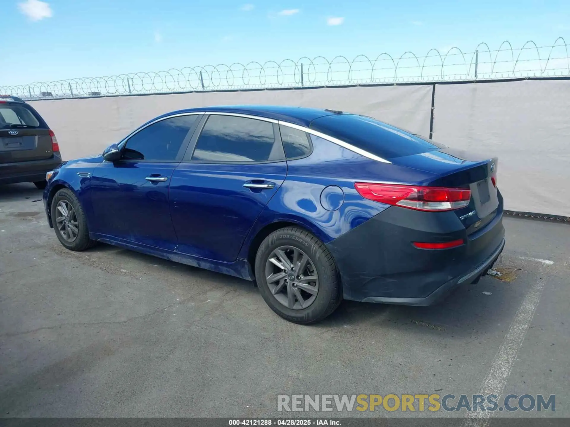 3 Photograph of a damaged car 5XXGT4L3XLG386786 KIA OPTIMA 2020