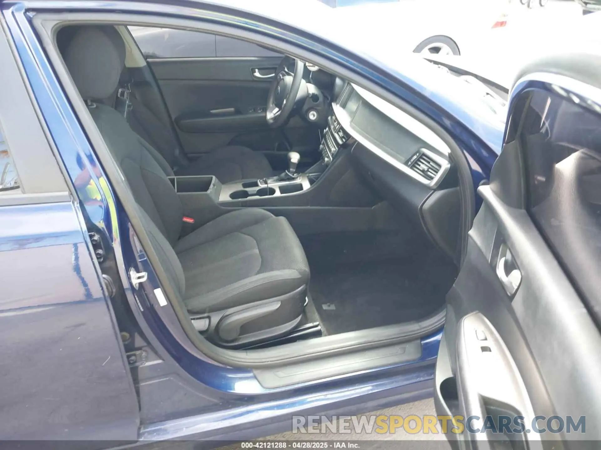 5 Photograph of a damaged car 5XXGT4L3XLG386786 KIA OPTIMA 2020