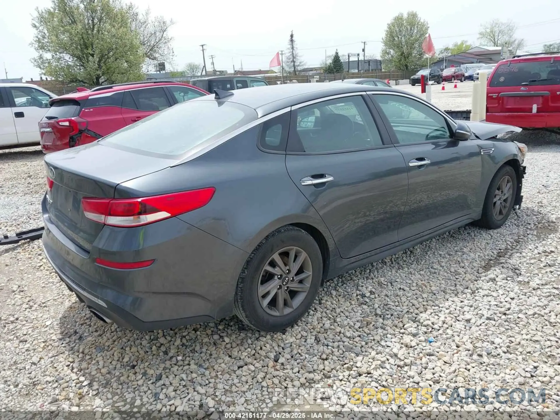 4 Photograph of a damaged car 5XXGT4L3XLG391437 KIA OPTIMA 2020