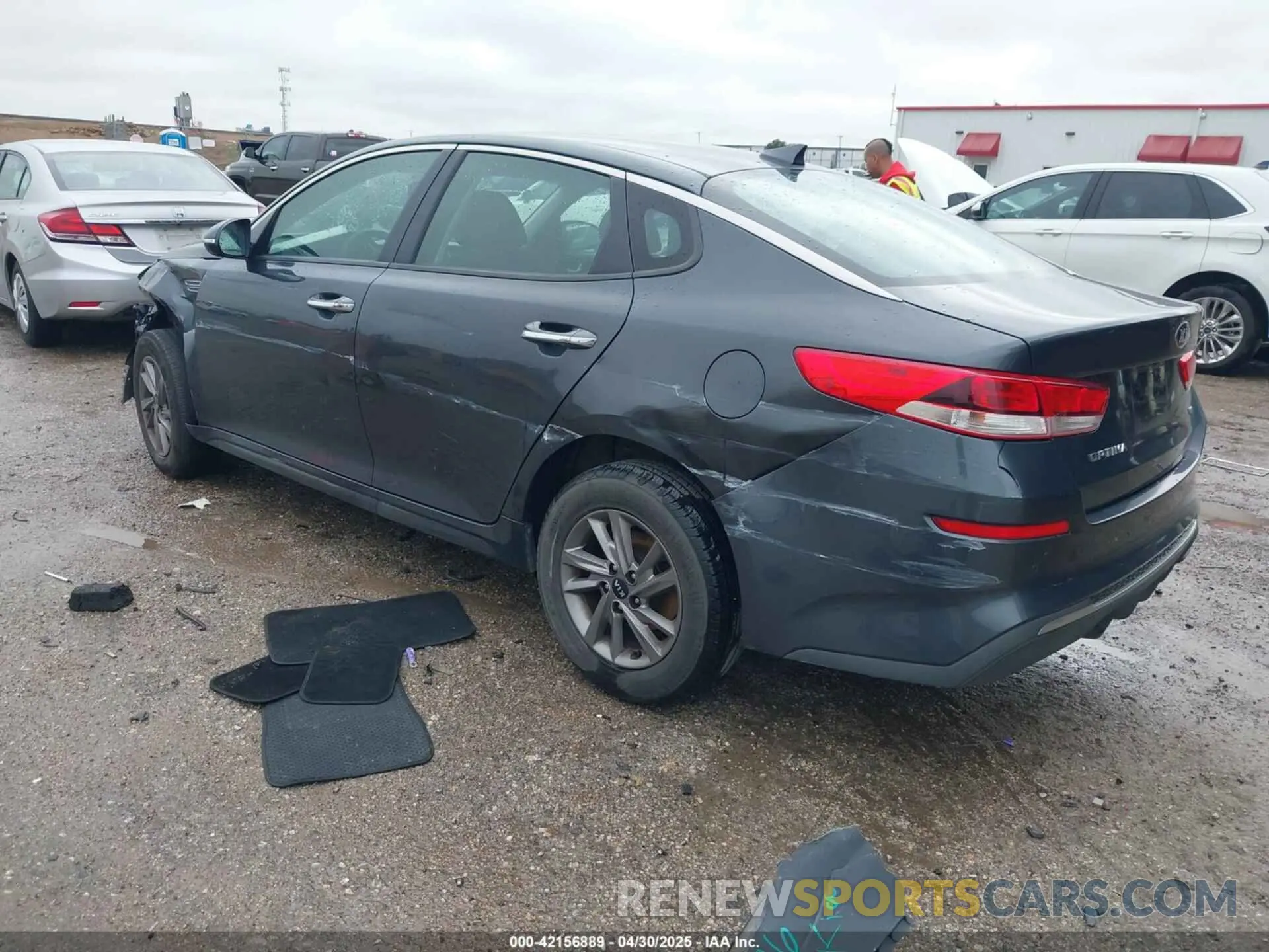 3 Photograph of a damaged car 5XXGT4L3XLG392667 KIA OPTIMA 2020