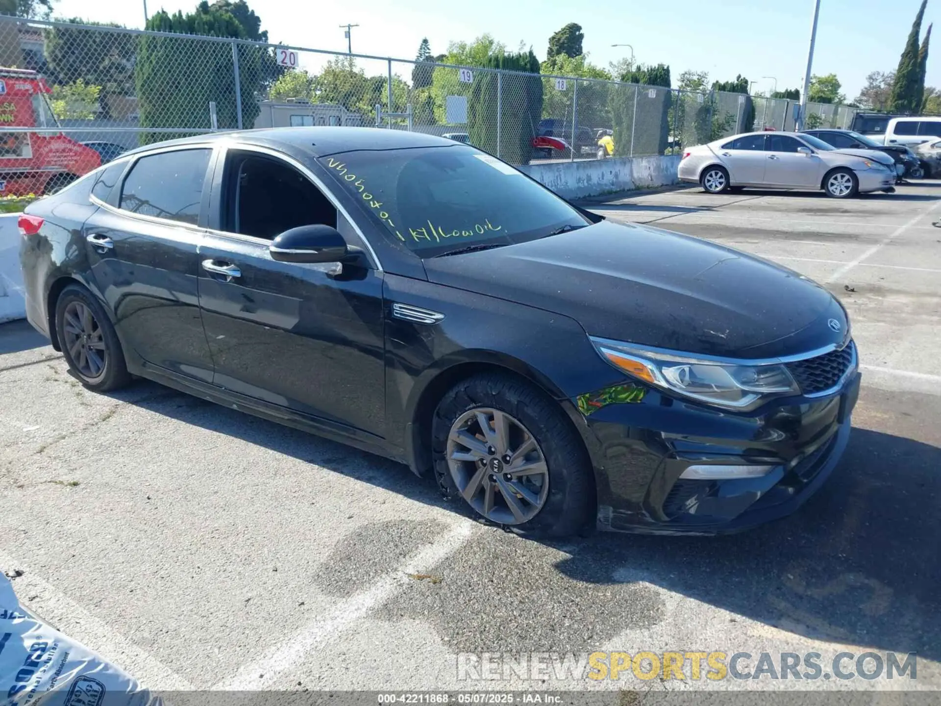 1 Photograph of a damaged car 5XXGT4L3XLG395942 KIA OPTIMA 2020