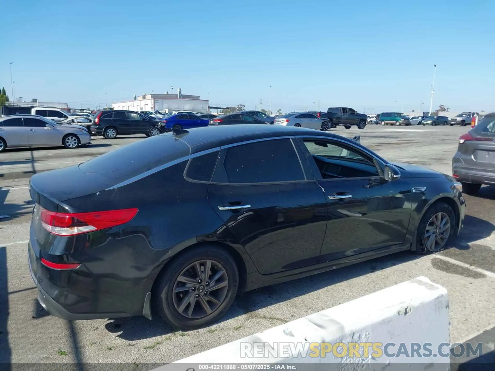 13 Photograph of a damaged car 5XXGT4L3XLG395942 KIA OPTIMA 2020