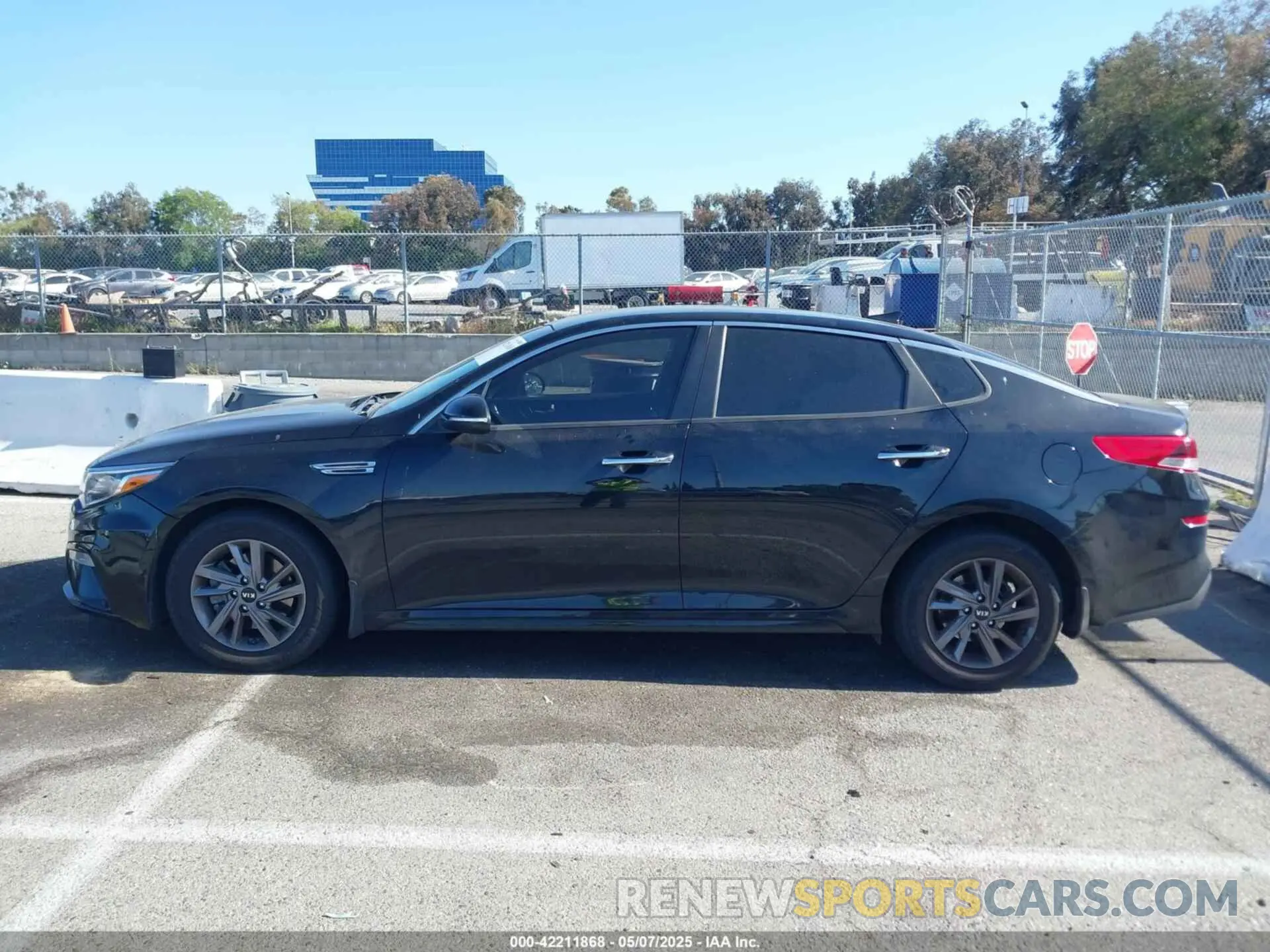 14 Photograph of a damaged car 5XXGT4L3XLG395942 KIA OPTIMA 2020