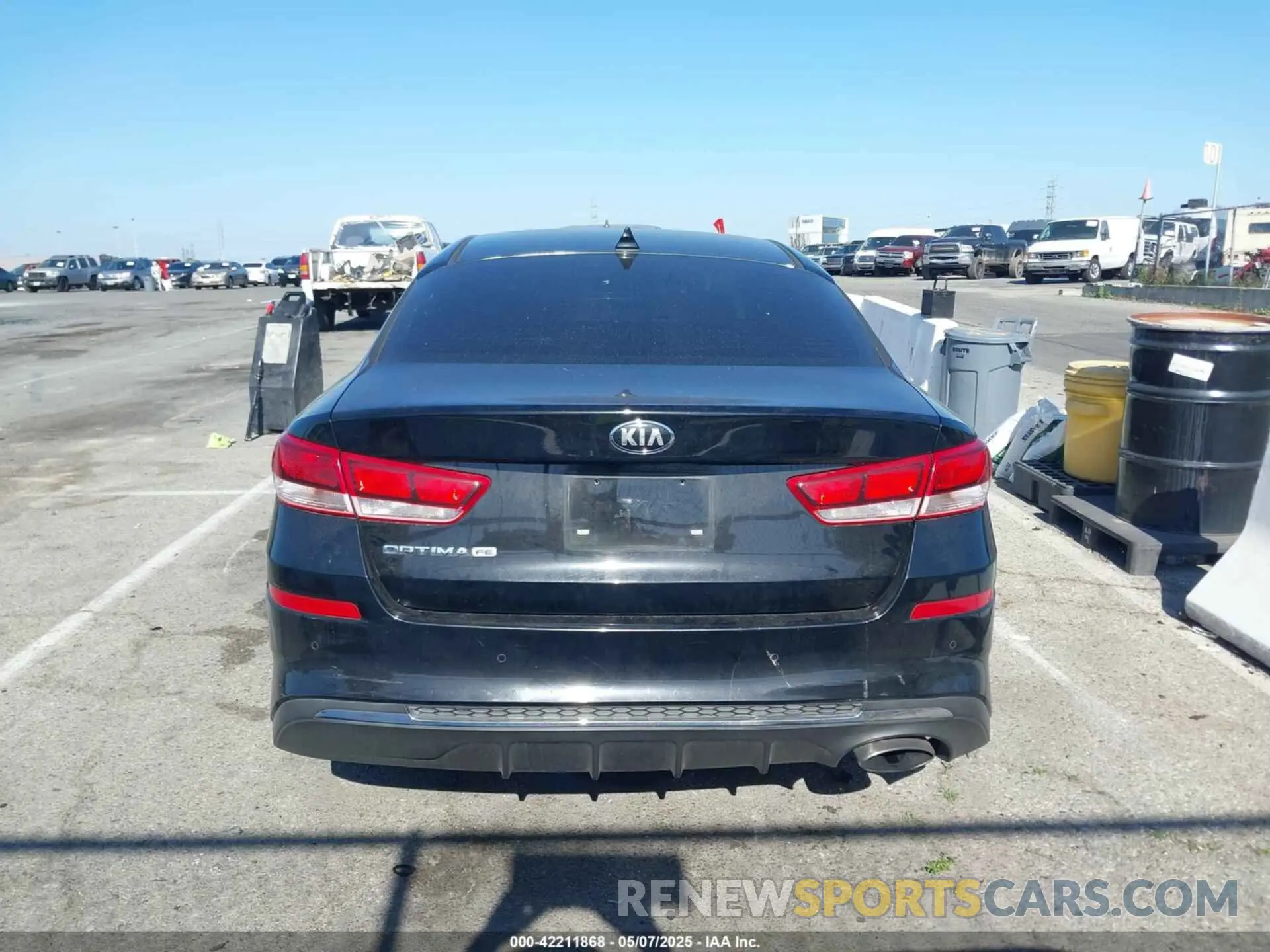 16 Photograph of a damaged car 5XXGT4L3XLG395942 KIA OPTIMA 2020
