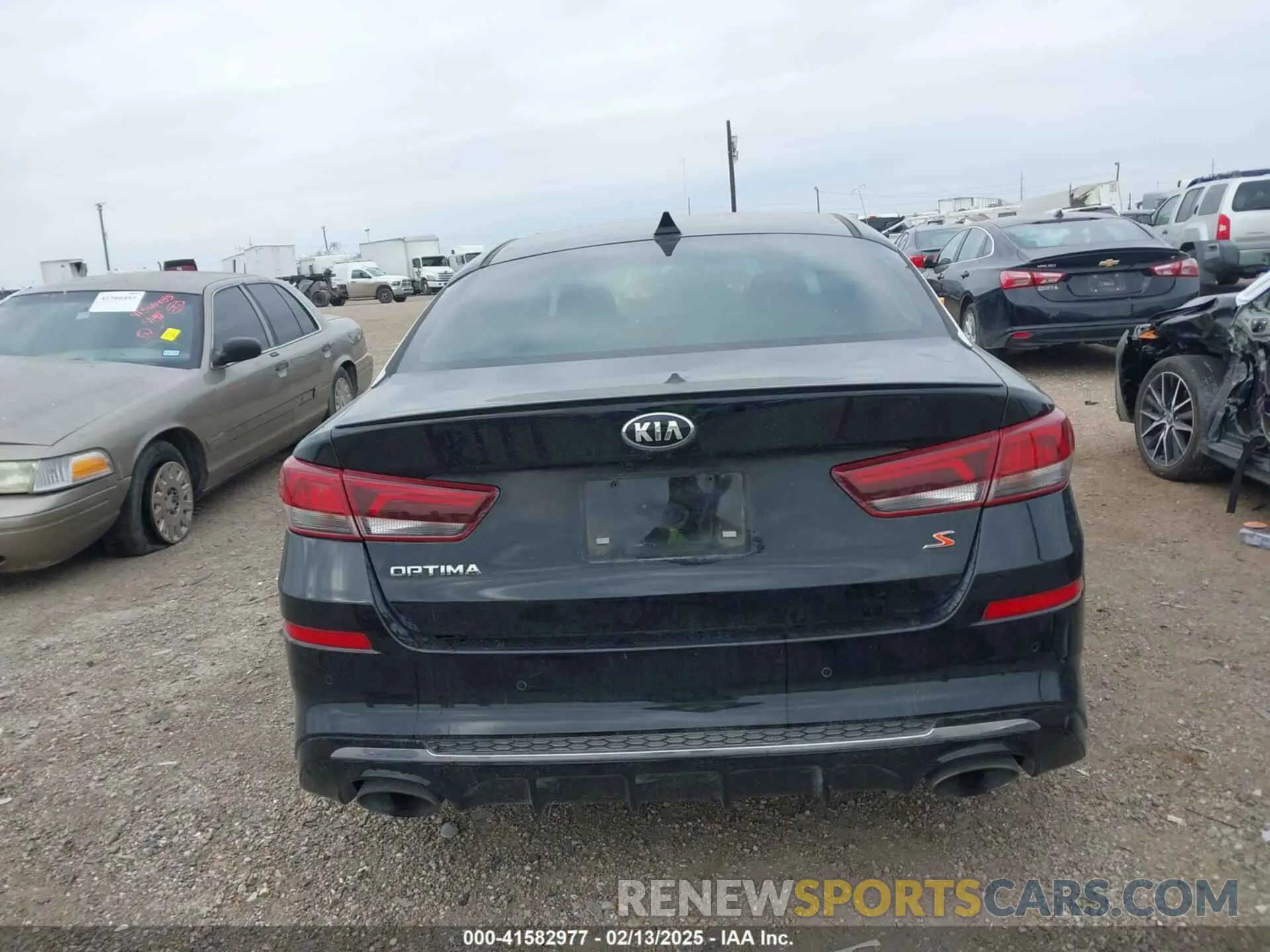 17 Photograph of a damaged car 5XXGT4L3XLG405496 KIA OPTIMA 2020