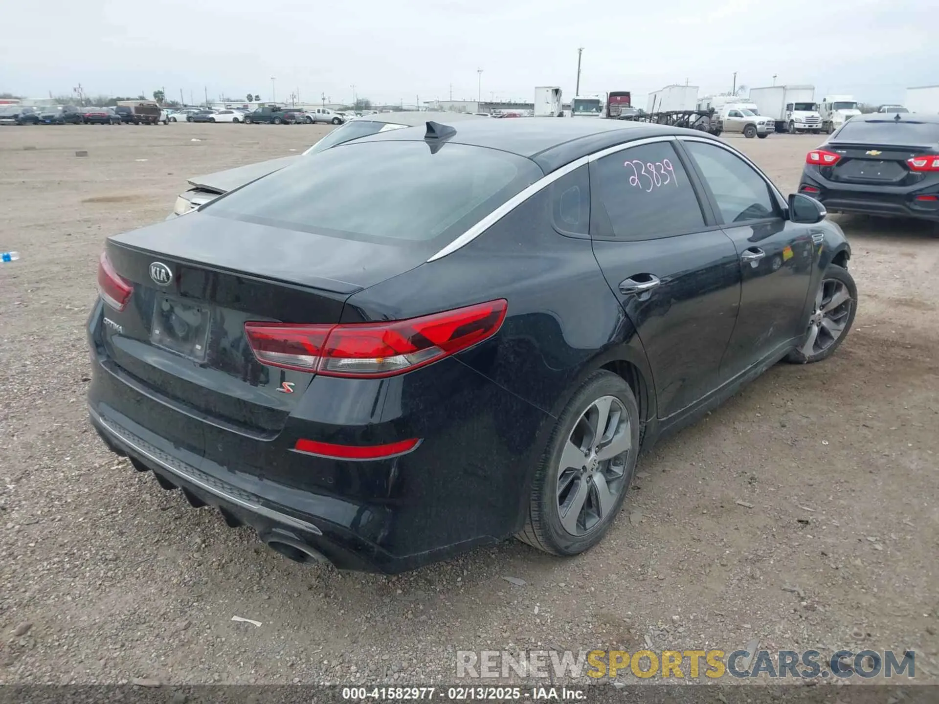 4 Photograph of a damaged car 5XXGT4L3XLG405496 KIA OPTIMA 2020